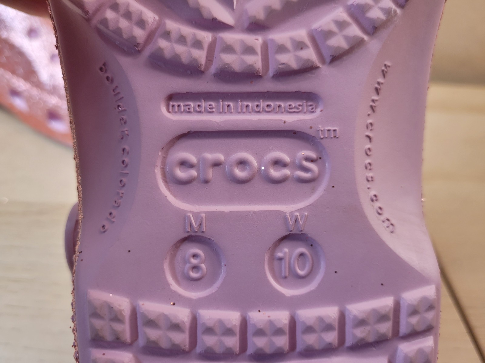 Crocs Classic Pink Glitter Baya Clogs Womens Size 10 EUC/ EXCELLENT