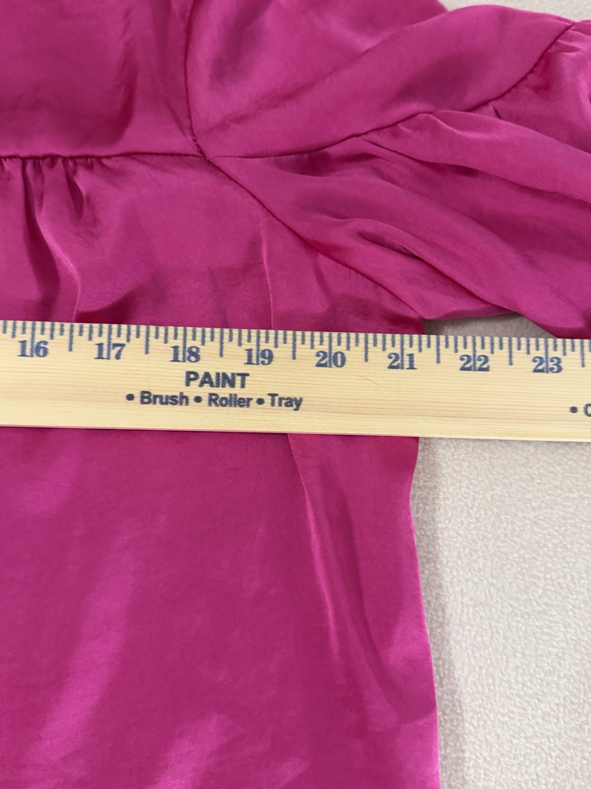 Vince Camuto Barbiecore Fuchsia Pink Satin Split V-Neck Swing Blouse – Size L