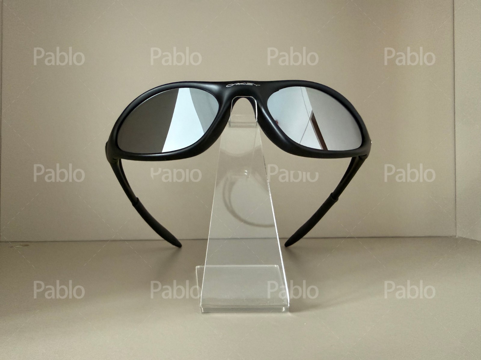 Oakley Mitute 1.0 Silver Vintage Sunglasses Gorpcore USA Y2K Avantgarde Archive