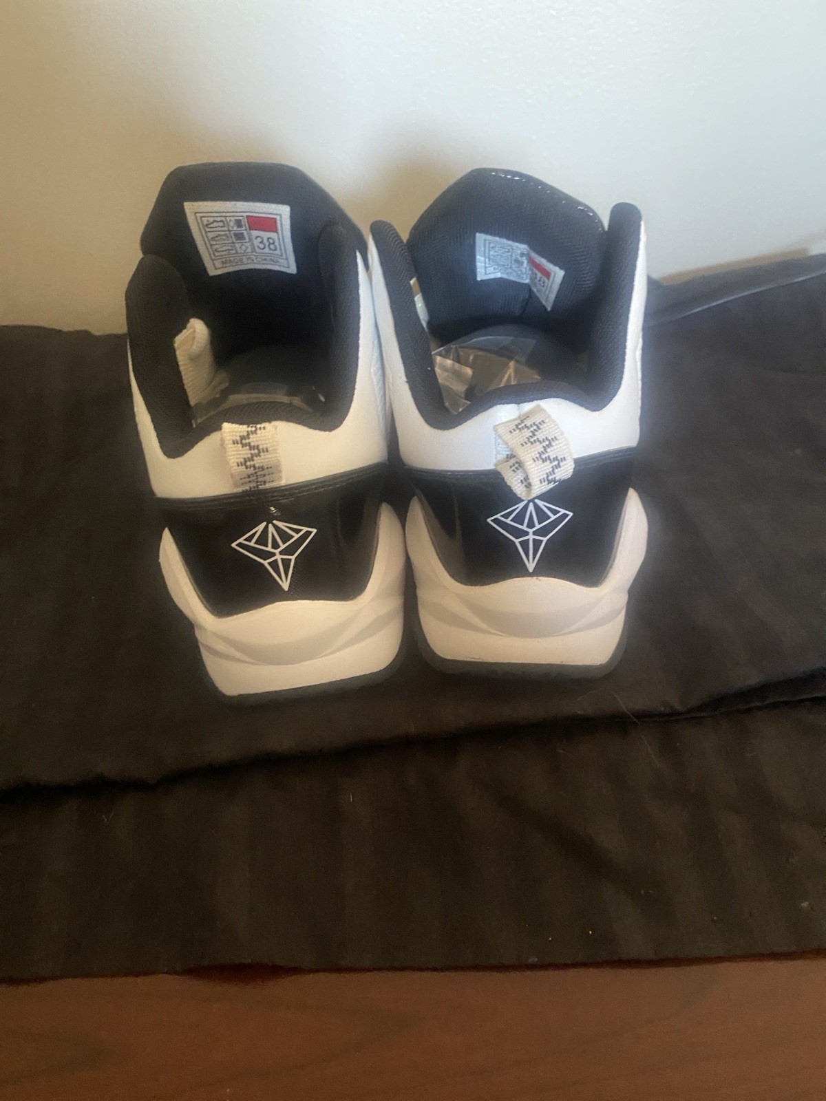 Shaq Mid Top Colorblock Lace-Up Basketball Sneakers White Black Men’s
