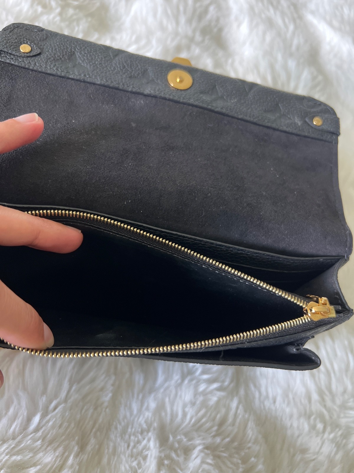 Louis Vuitton Vavin Crossbody Black Leather