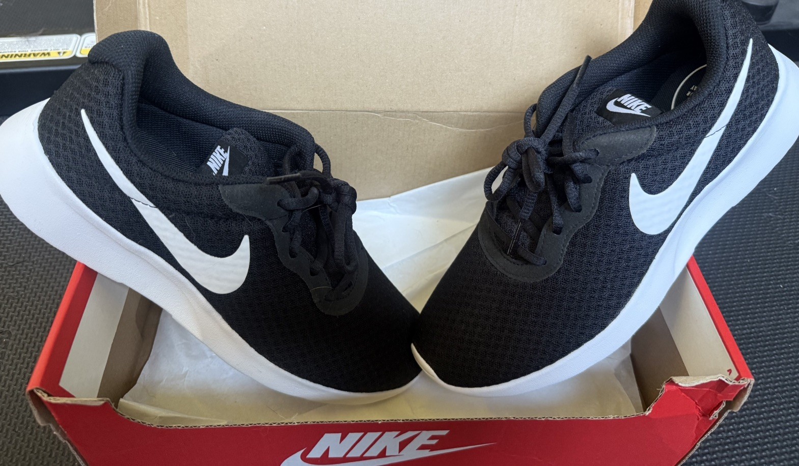 ✨ Never Used ✨ Nike Tanjun Black Womens 812655-011 Sneakers Size 8