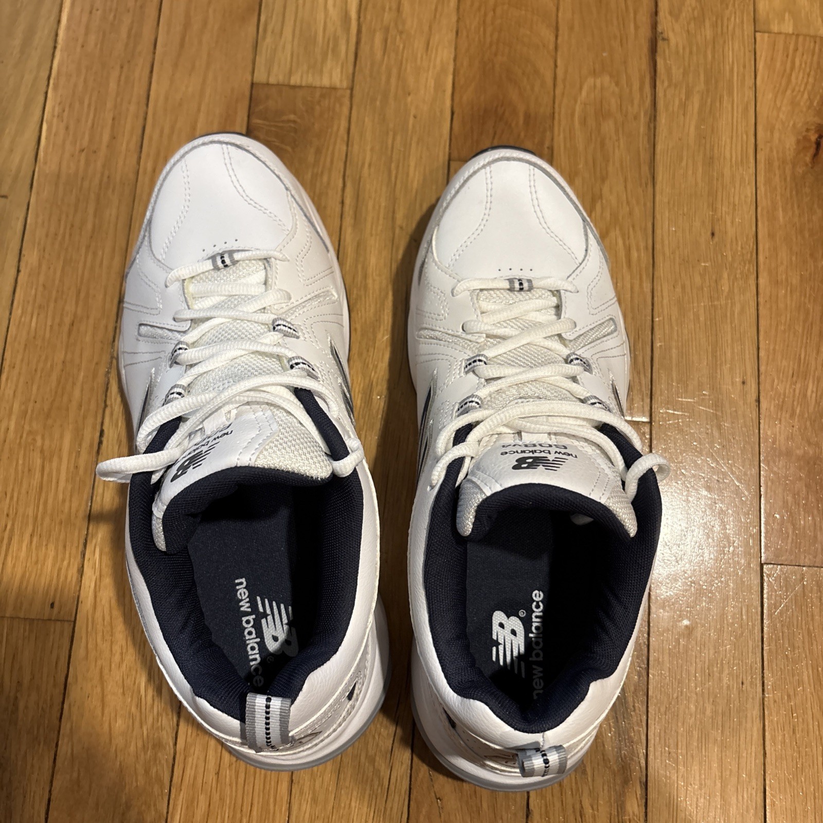 New Balance Mens Size 10 MX608v4W White Blue Sneakers TWO DIFFERENT WIDTHS