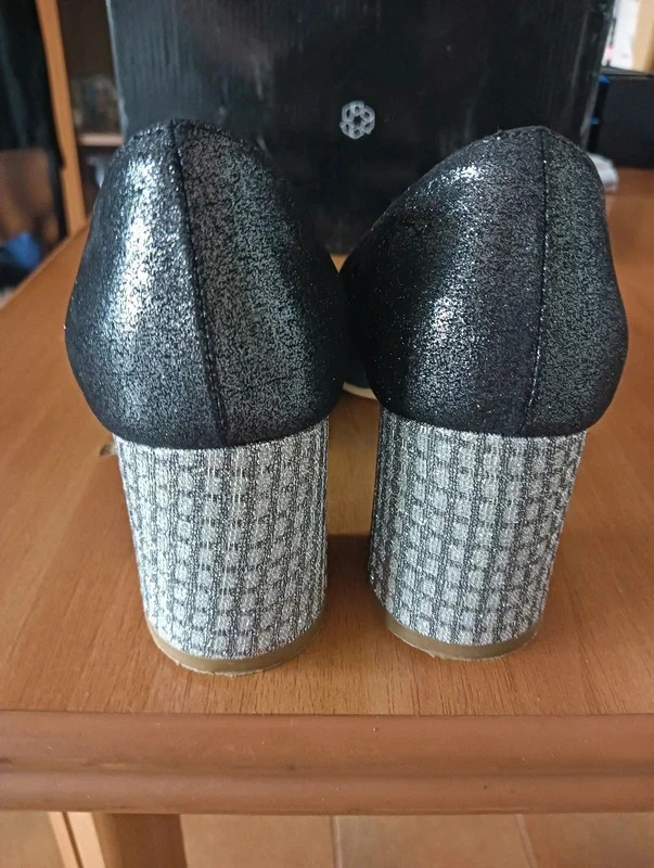 Black silver heeled neckline No.39