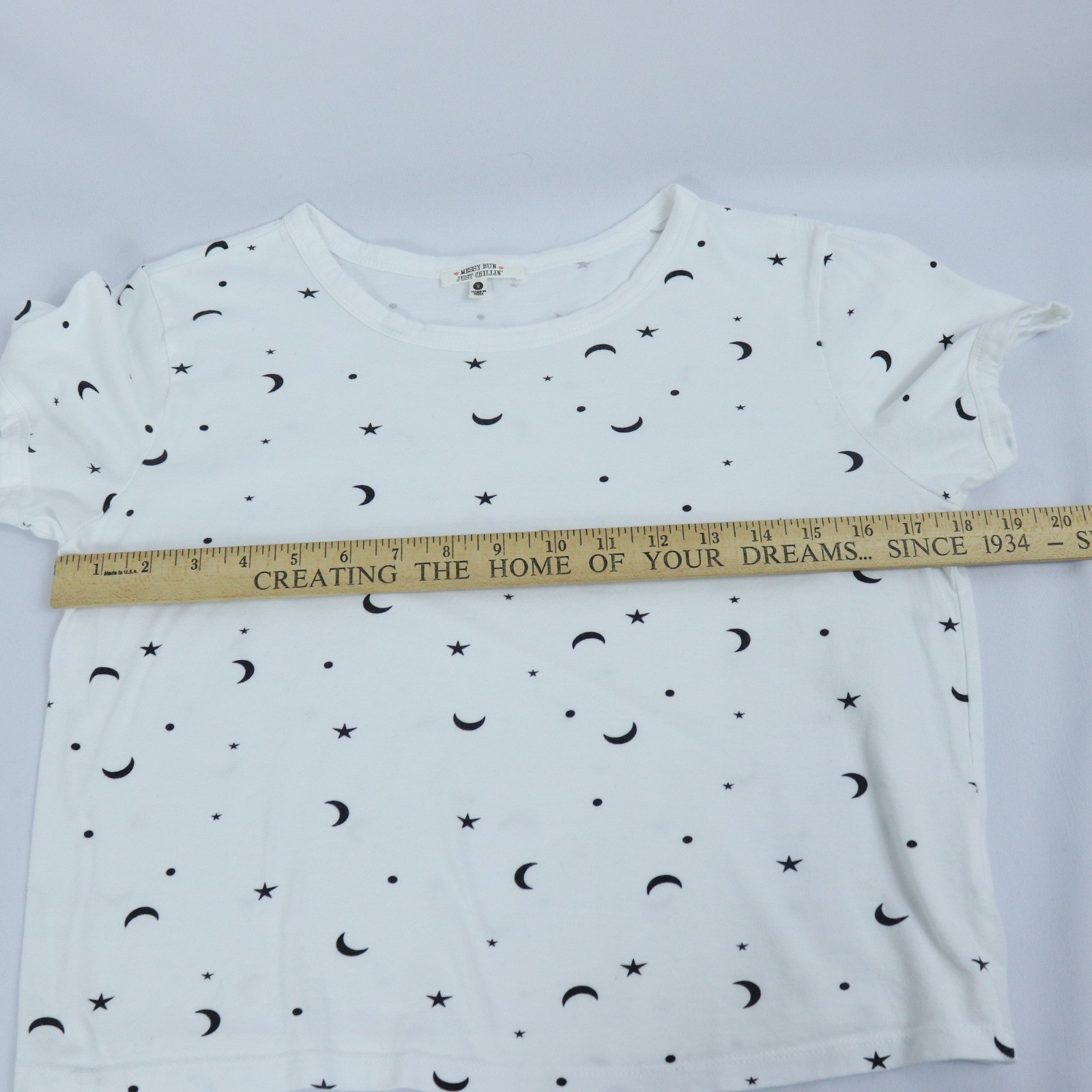 Messy Bun Just Chillin’ White Celestial Black Moon Star Crop Top Womens Medium