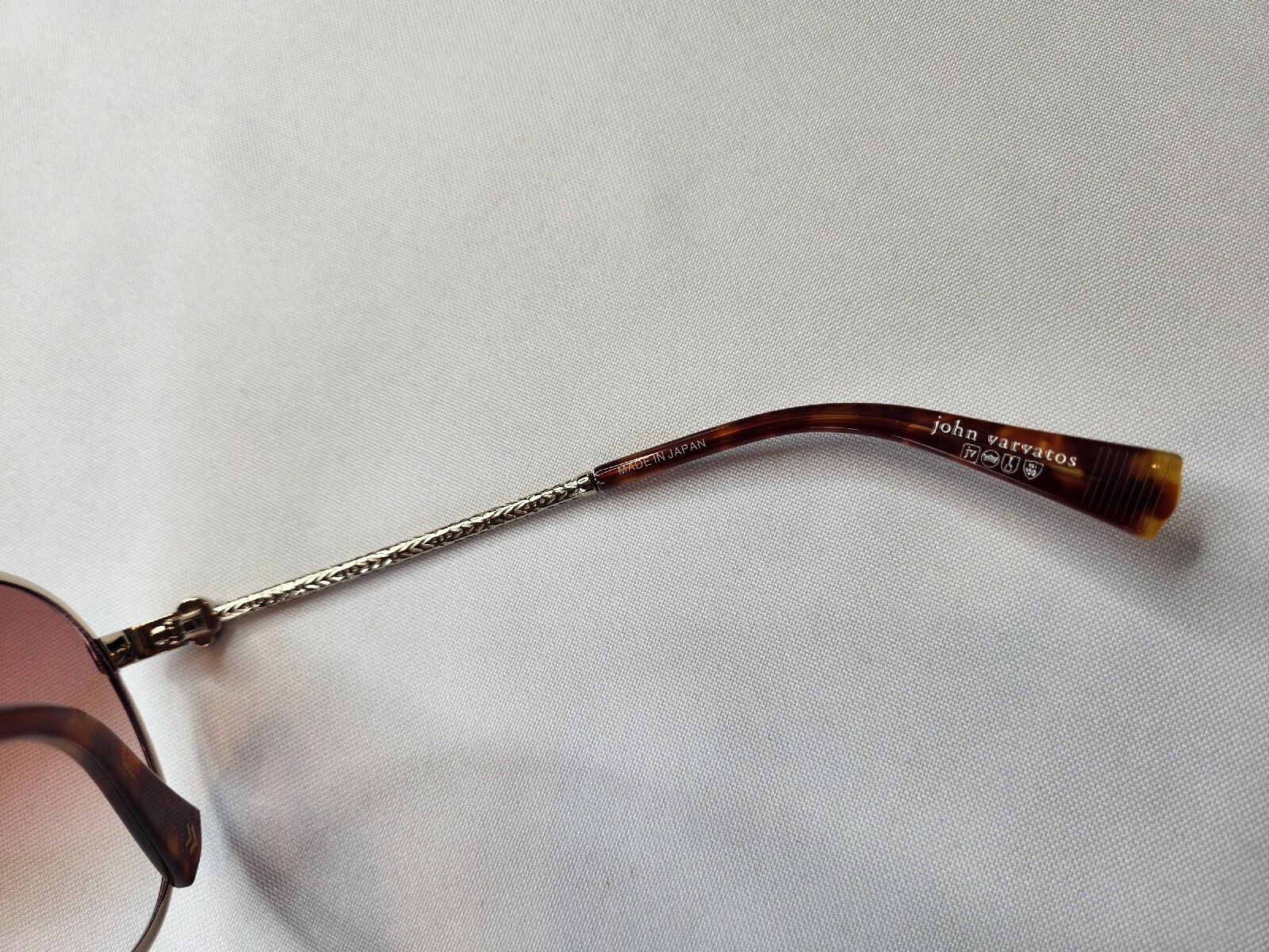 JOHN VARVATOS V546 GOLD LARGE MEN’S AVIATOR SUNGLASSES EYESIZE 63-13-145 JAPAN