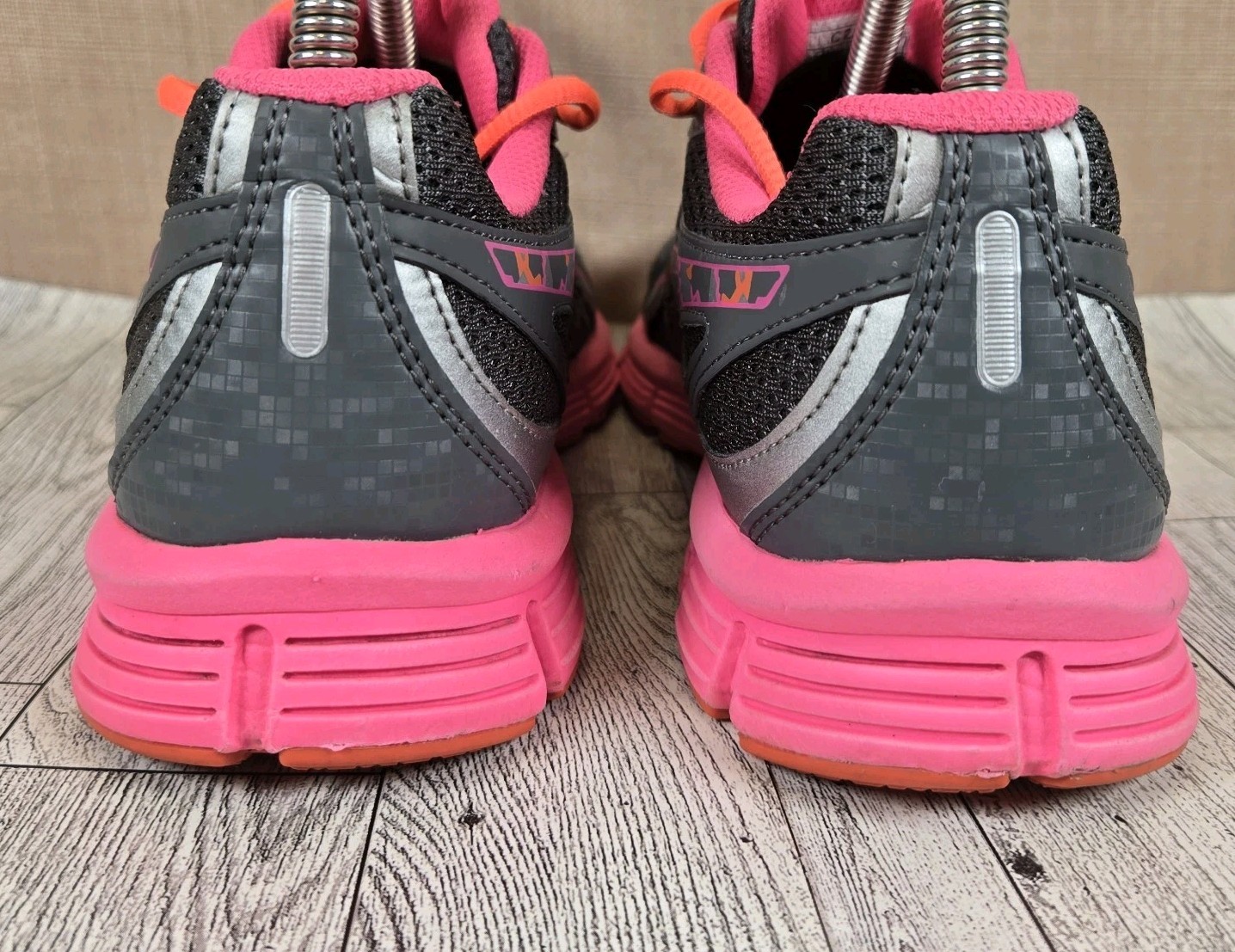 Asics Womens Gel Extreme 33 Gray Pink Camo Running Shoes Sneakers Size 6.5 EUC