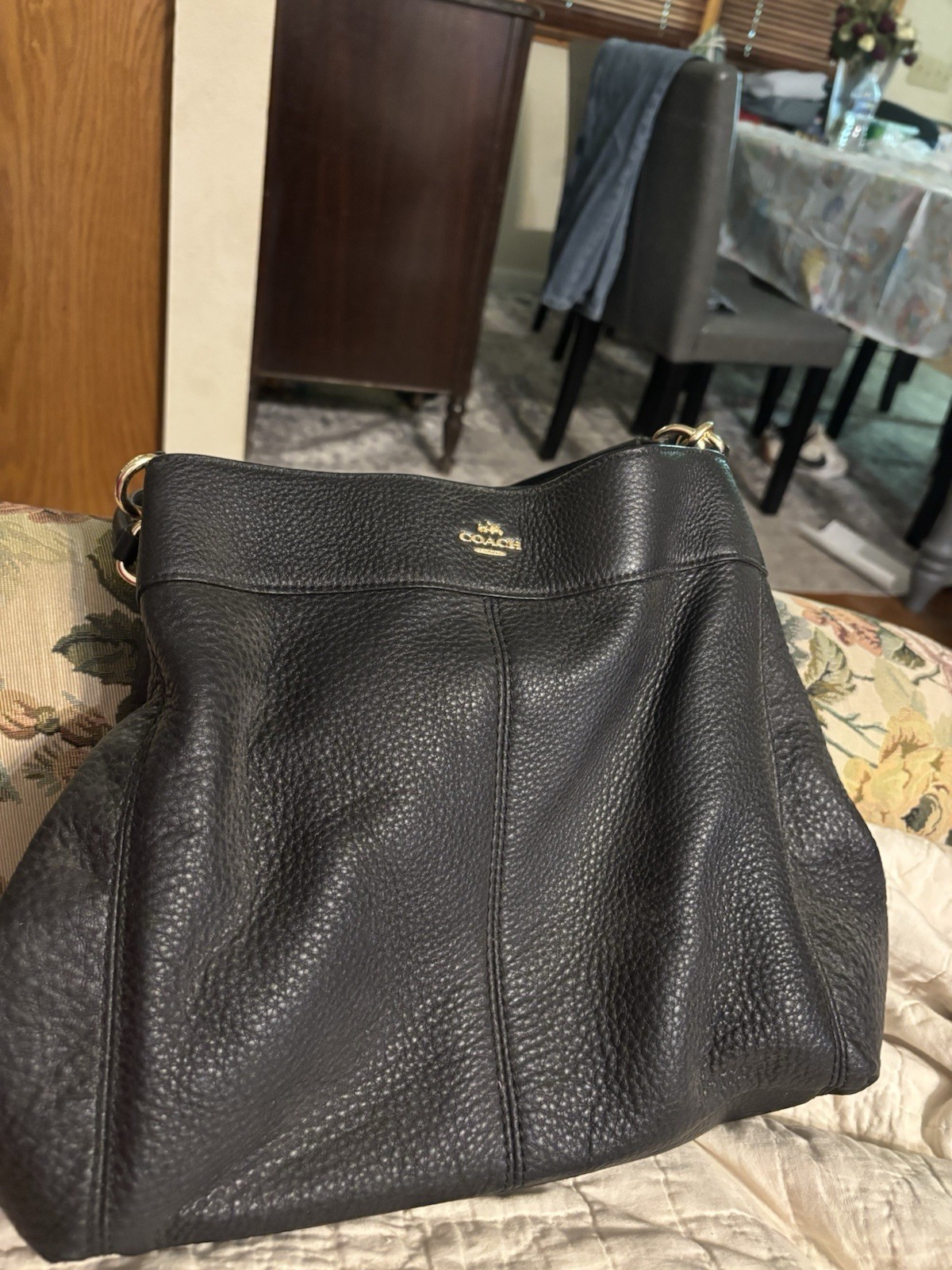 Coach Black Pebbled Hobo Shoulder Bag Zip Magnetic Lined Inner Pockets Gold