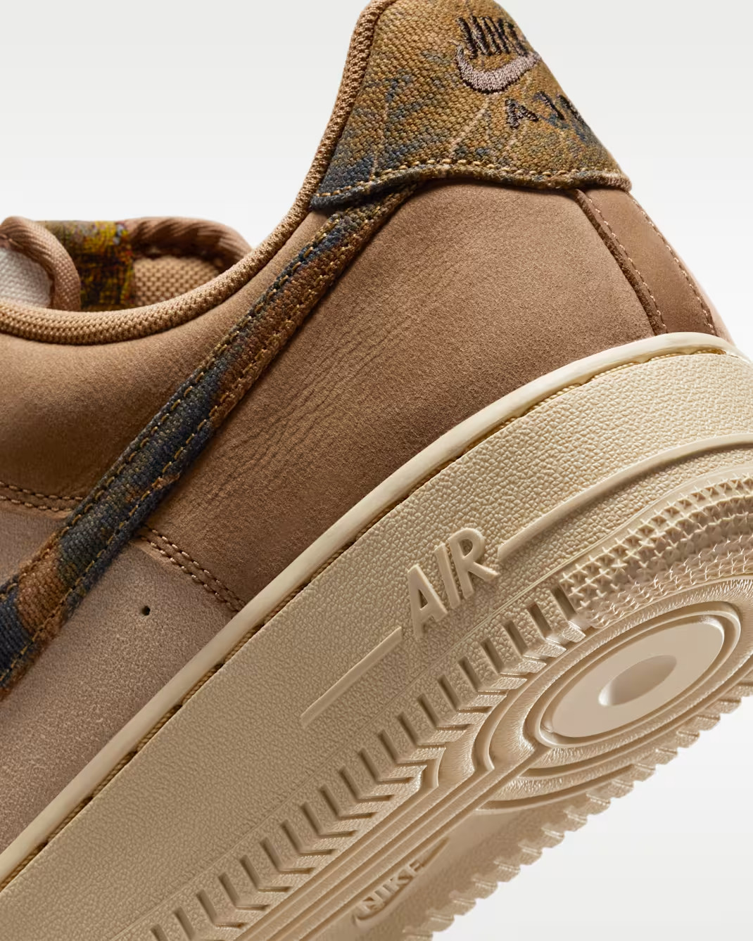 Nike Air Force 1 ’07 LV8 Casual Shoes Tan / Brown Sz 8.5 IO9803 200