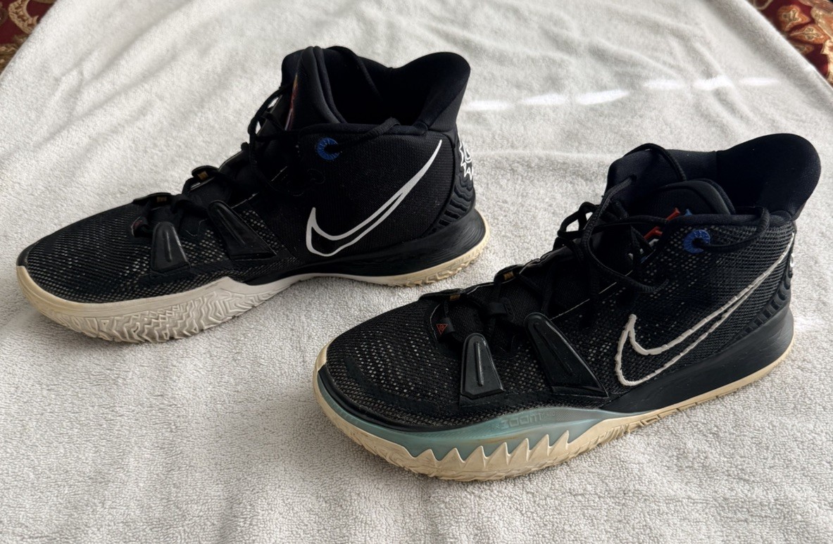 USED Nike Kyrie 7 Black White Brooklyn CQ9326-002 Men’s Size 12 Basketball