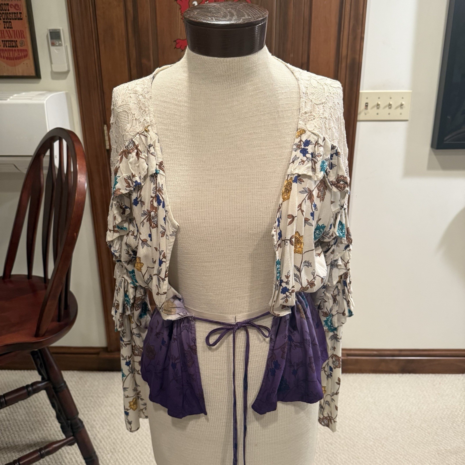Gimmicks Floral Lace Ruffle Tie-Front Kimono Top Purple Beige Blue L