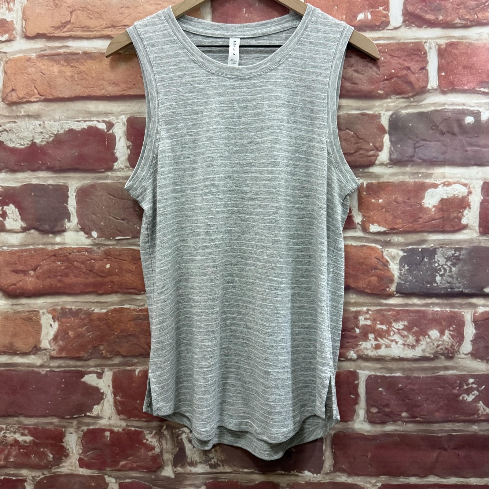 Athleta Top Womens M Gray Striped Stretchy Gym Workout Casual Basic Tank Shirt