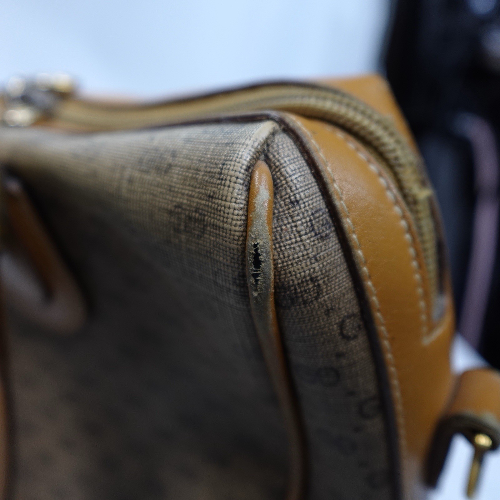 Vintage Gucci GG Supreme Monogram Boston Bag Tan Leather Italy Need Light Repair