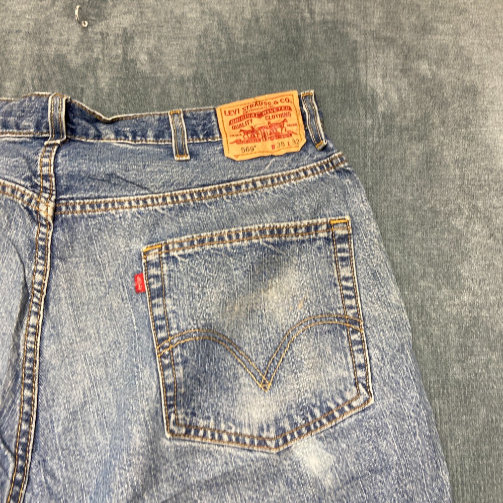 Levi’s 569 Straight Jeans Mens 38×32 Blue Denim Cotton Frayed Hem Relaxed Fit