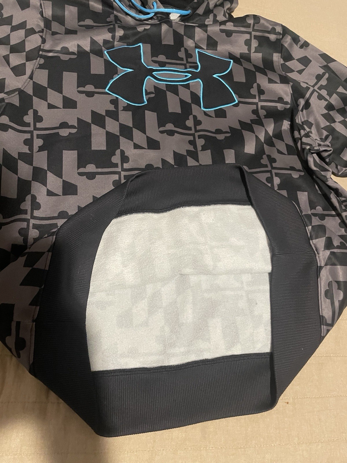 Men’s Large Under Armour Hoodie Black/Gray/Light Blue