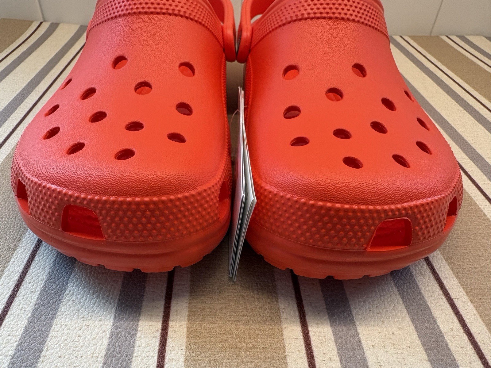 Crocs Classic Women’s Clogs Sandals Size W9 M7 Red Slip-On New In Box Fast Ship