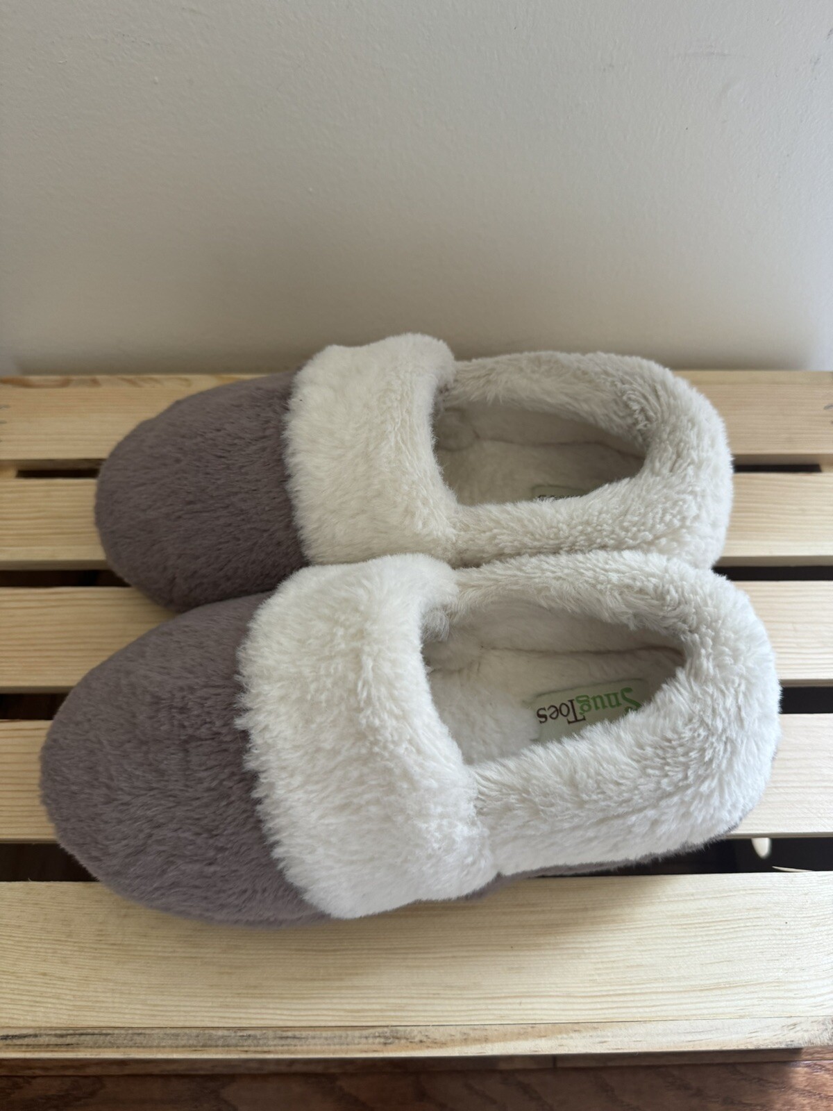 SnugToes women’s heated slippers with removable heat pads mocha size 5