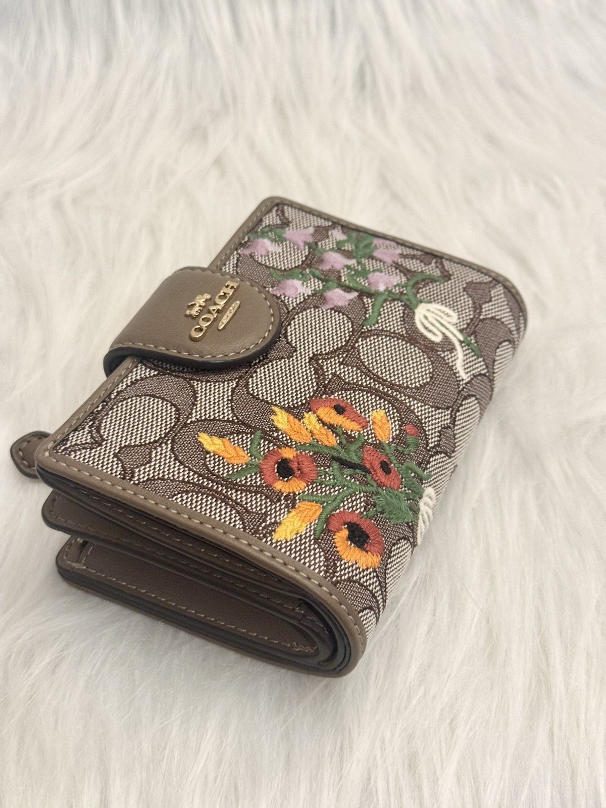 NWT COACH CEC32 Medium Corner Zip Wallet Signature Jacquard w Floral Embroidery