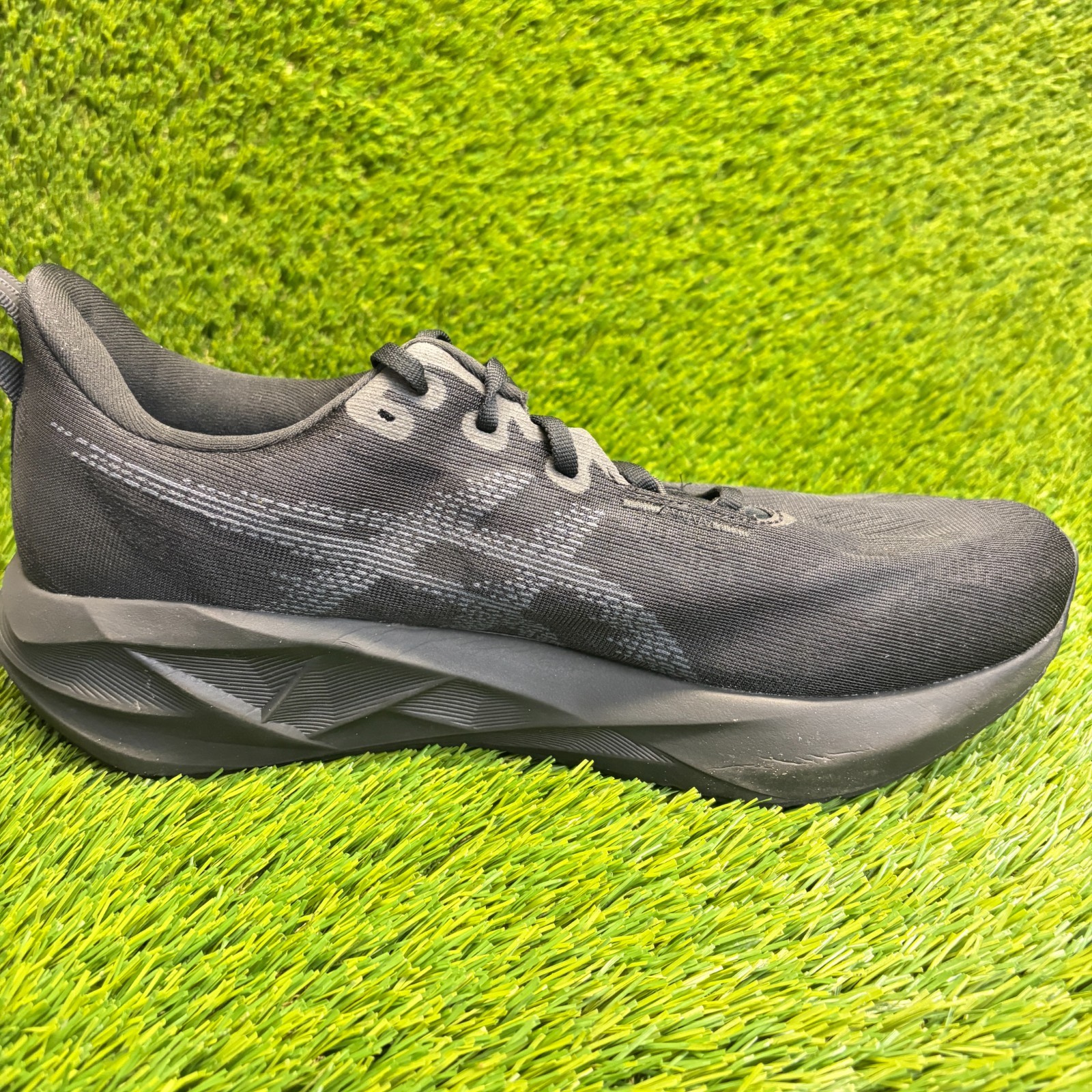 Asics Novablast 5 Mens Size 12 Black Athletic Running Walking Shoes Sneakers