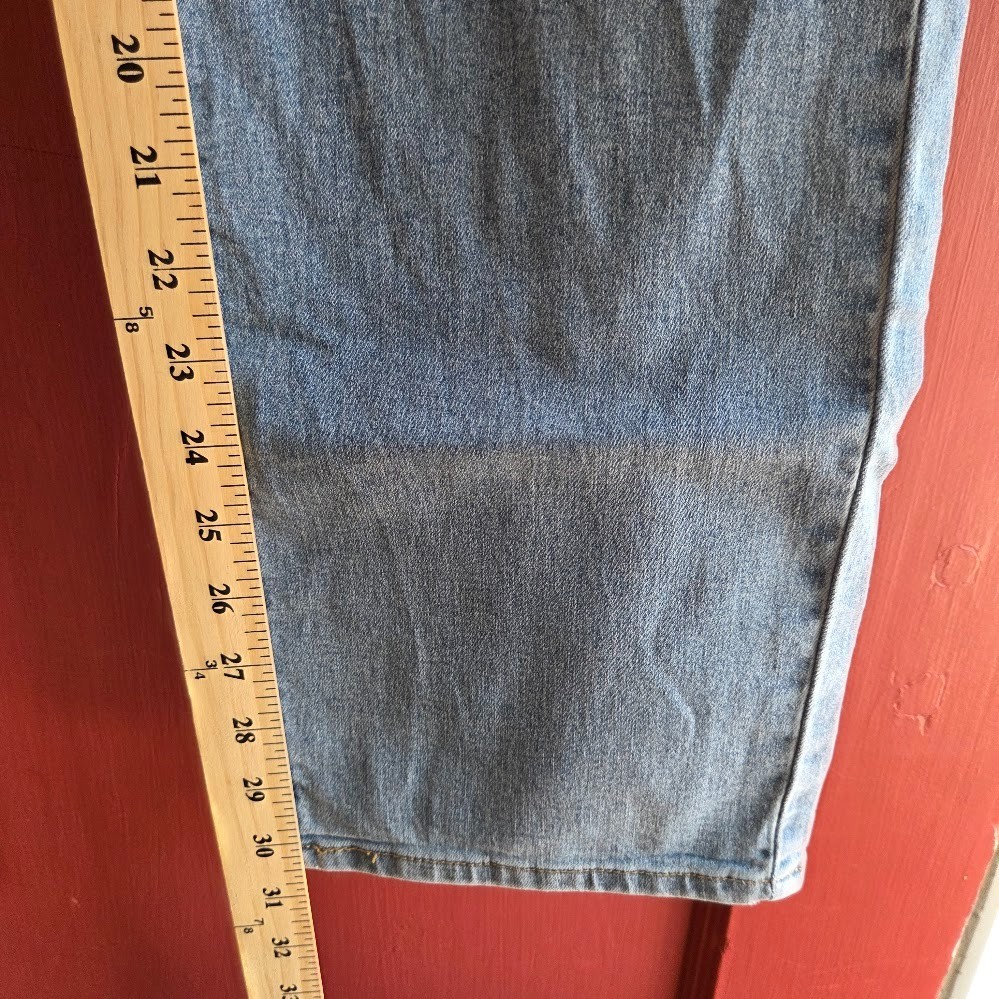 Levi’s Women’s Blue 314 Light Wash Shaping Straight Mid-Rise Jeans Size 31 x 32