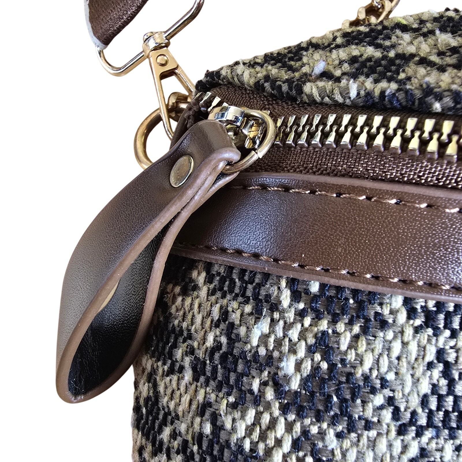 NWOT Cahres & Heka Houndstooth Crossbody Bag with Chain , Shoulder Strap 10x7x3
