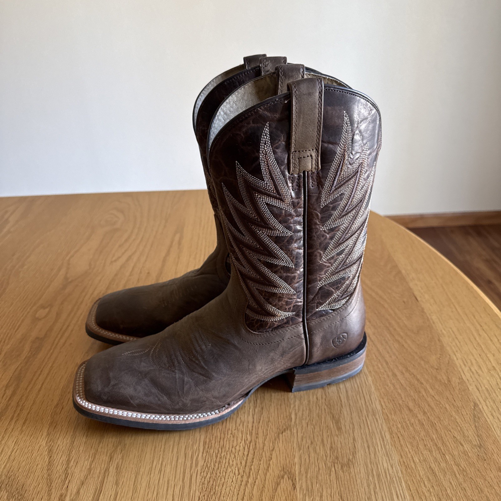 Ariat Men Heritage Brown Distressed Leather Cowboy BOOTS 34725 size 9D