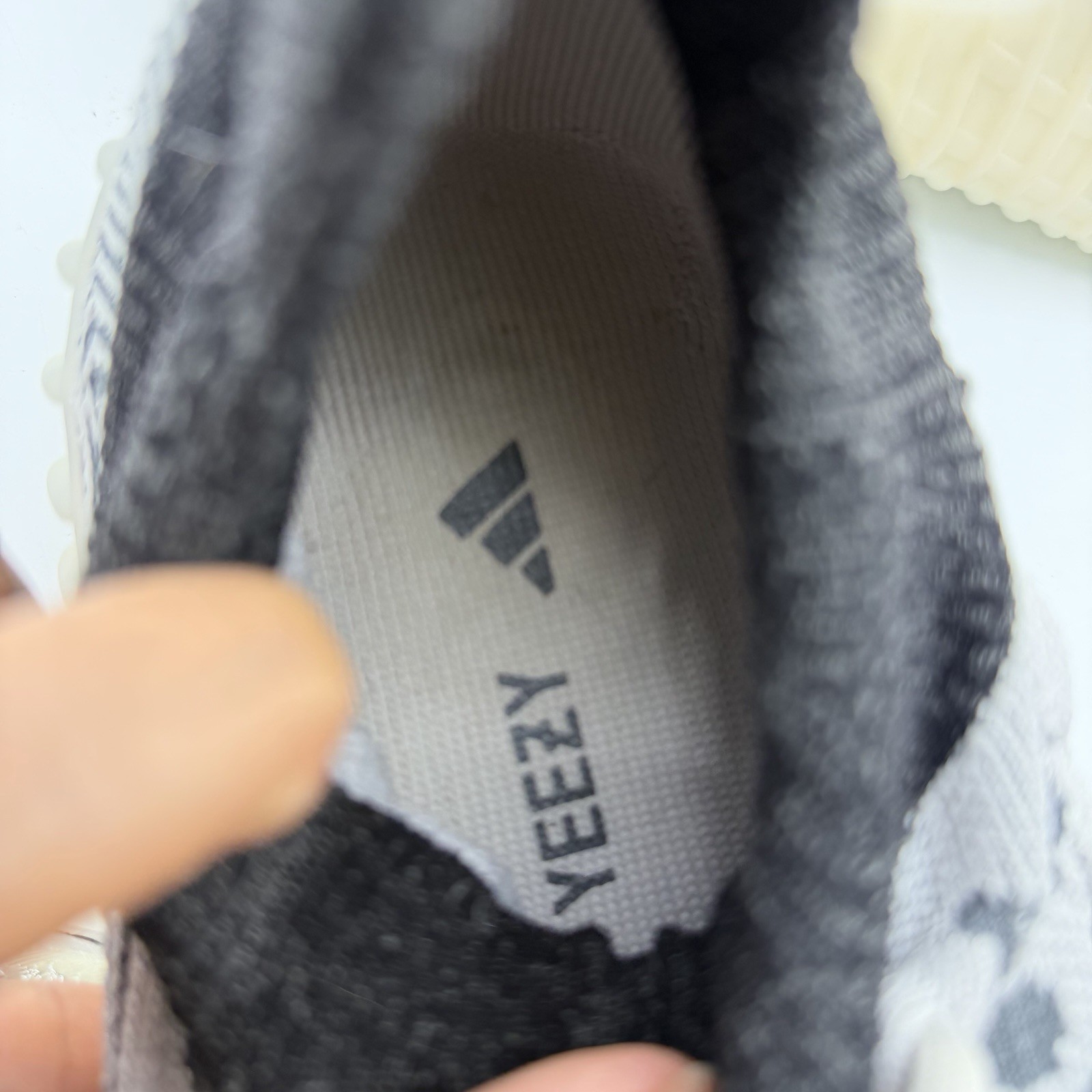 Pre-owned Adidas Yeezy Boost 350 V2 Men’s Sneakers US Size 11.5 (IG9608)
