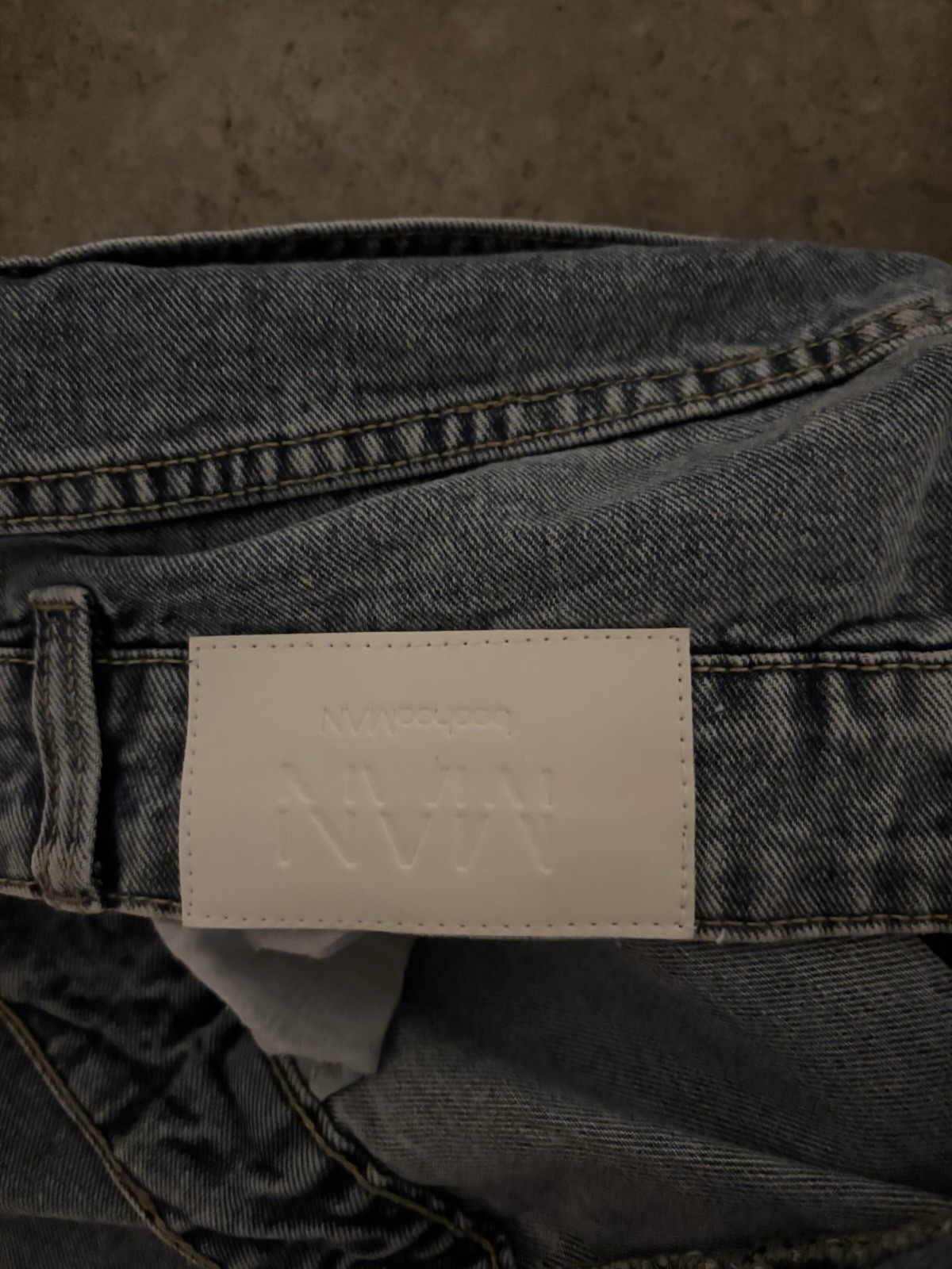 boohooMAN Men’s Light Wash Blue Relaxed Flared Denim Jeans Mid Rise 5-Pocket