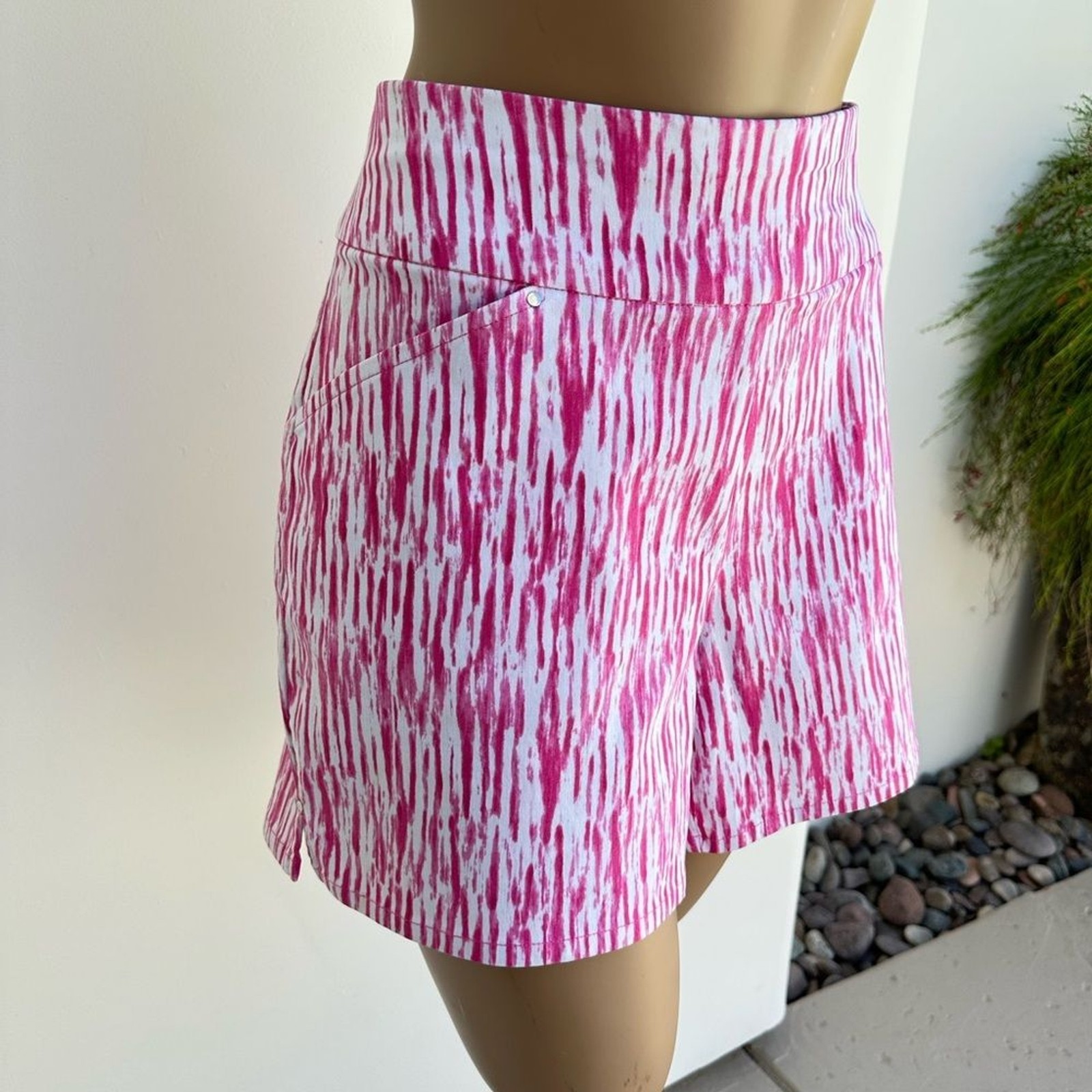 I.N.C. International Concepts Women’s Pink and White Patterned Shorts