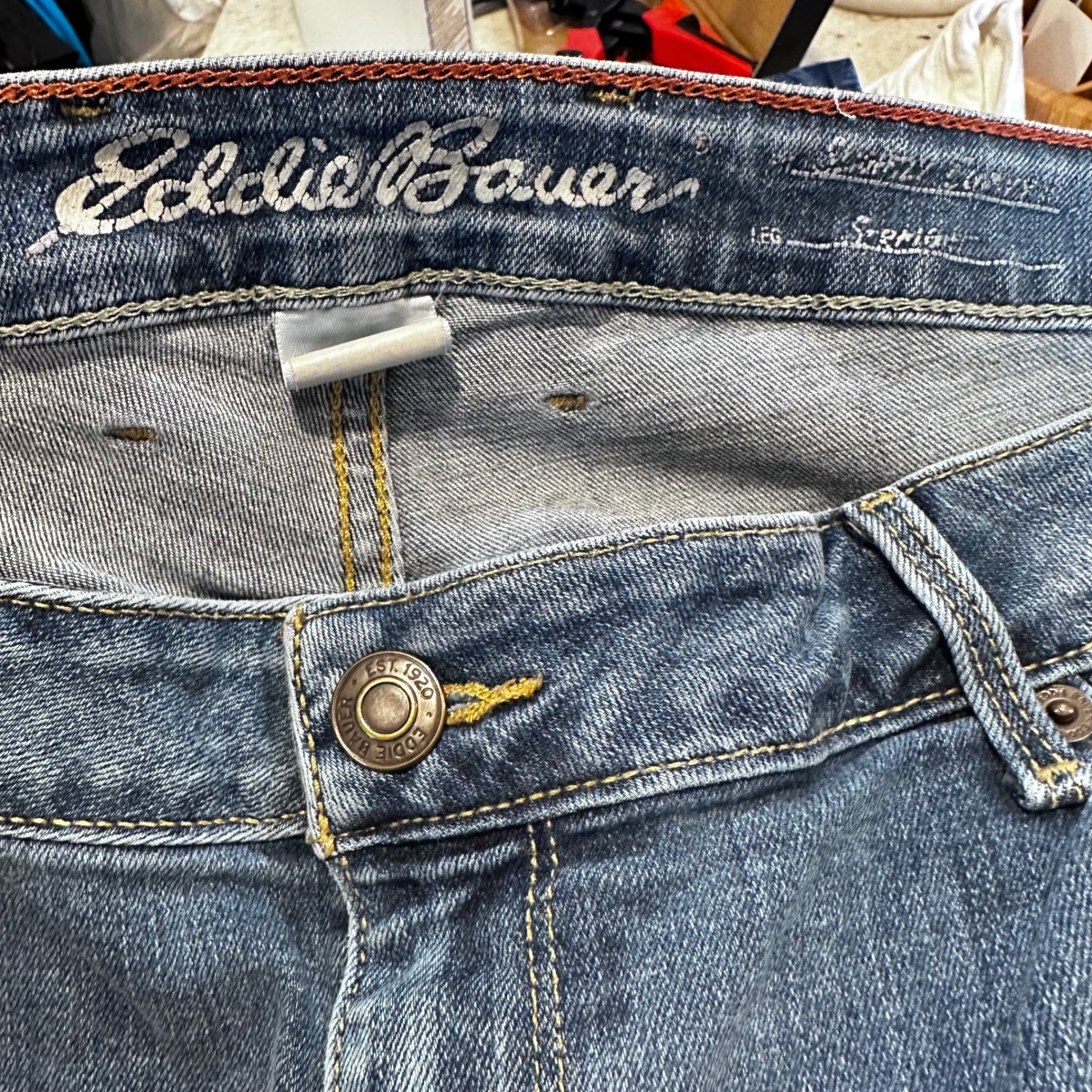 Eddie Bauer Jeans Womens 16 Blue Straight Leg Slightly Curvy Stretch Denim Pant