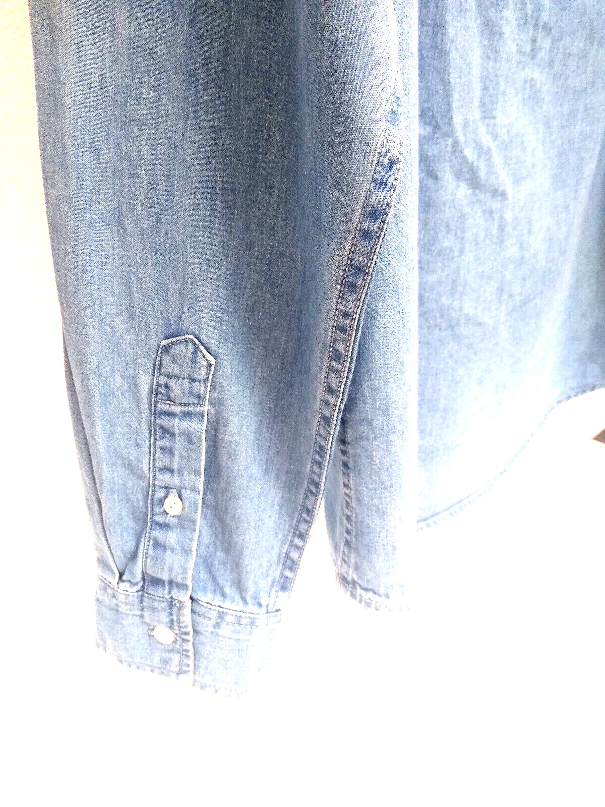 FOREVER 21 Men’s longsleeve shirt, SZ small, blue, 2 button cuff & closure