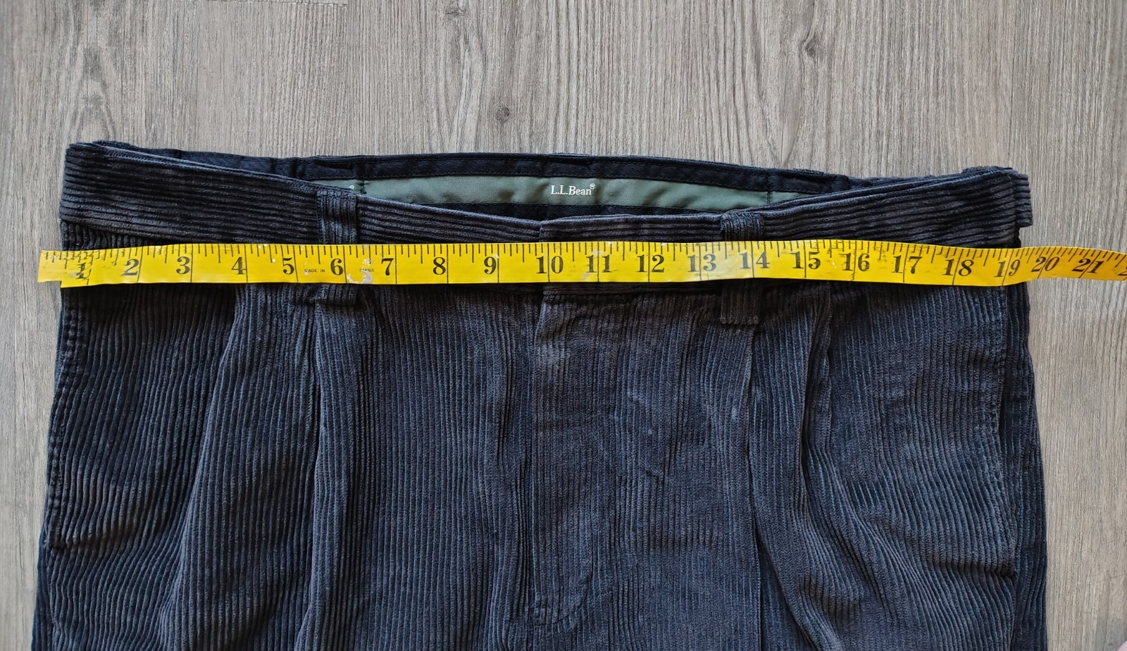L.L. Bean Men’s Comfort Stretch Waist Black Corduroy Pleated Pants Size 36×28