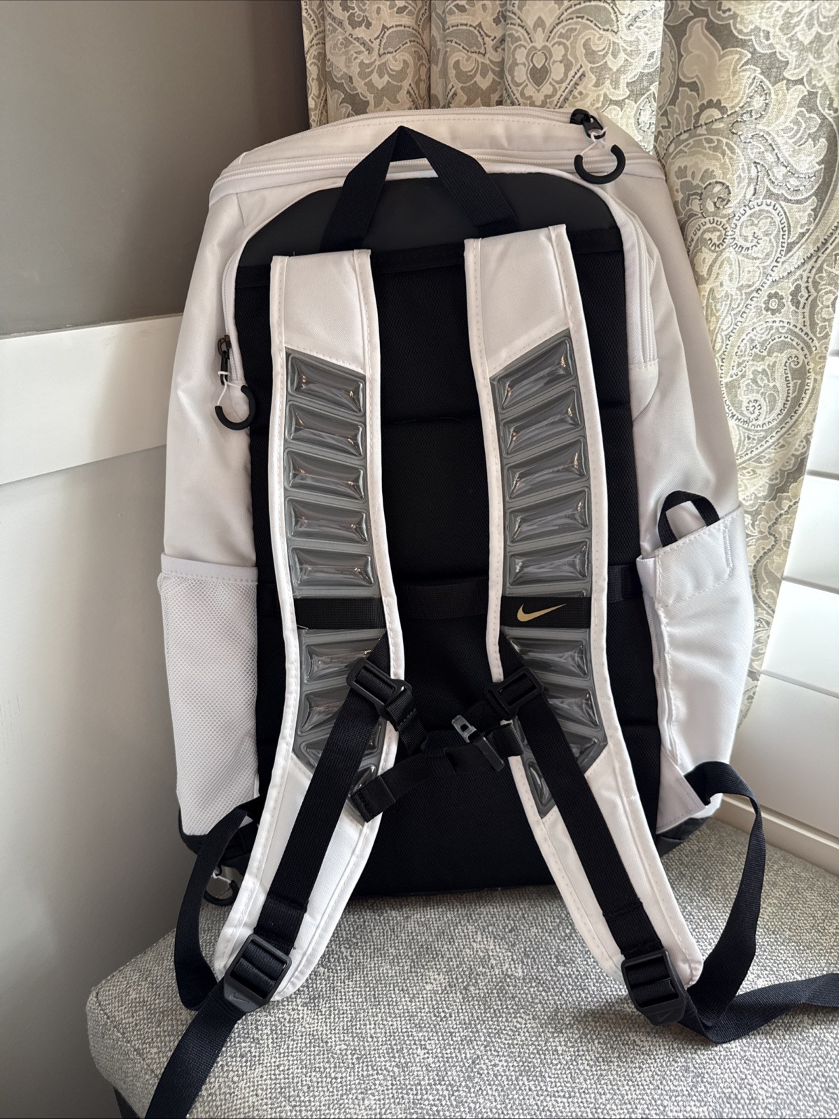 NIKE HM9965-100 Varsity Elite Backpack (32L) White Gold Black