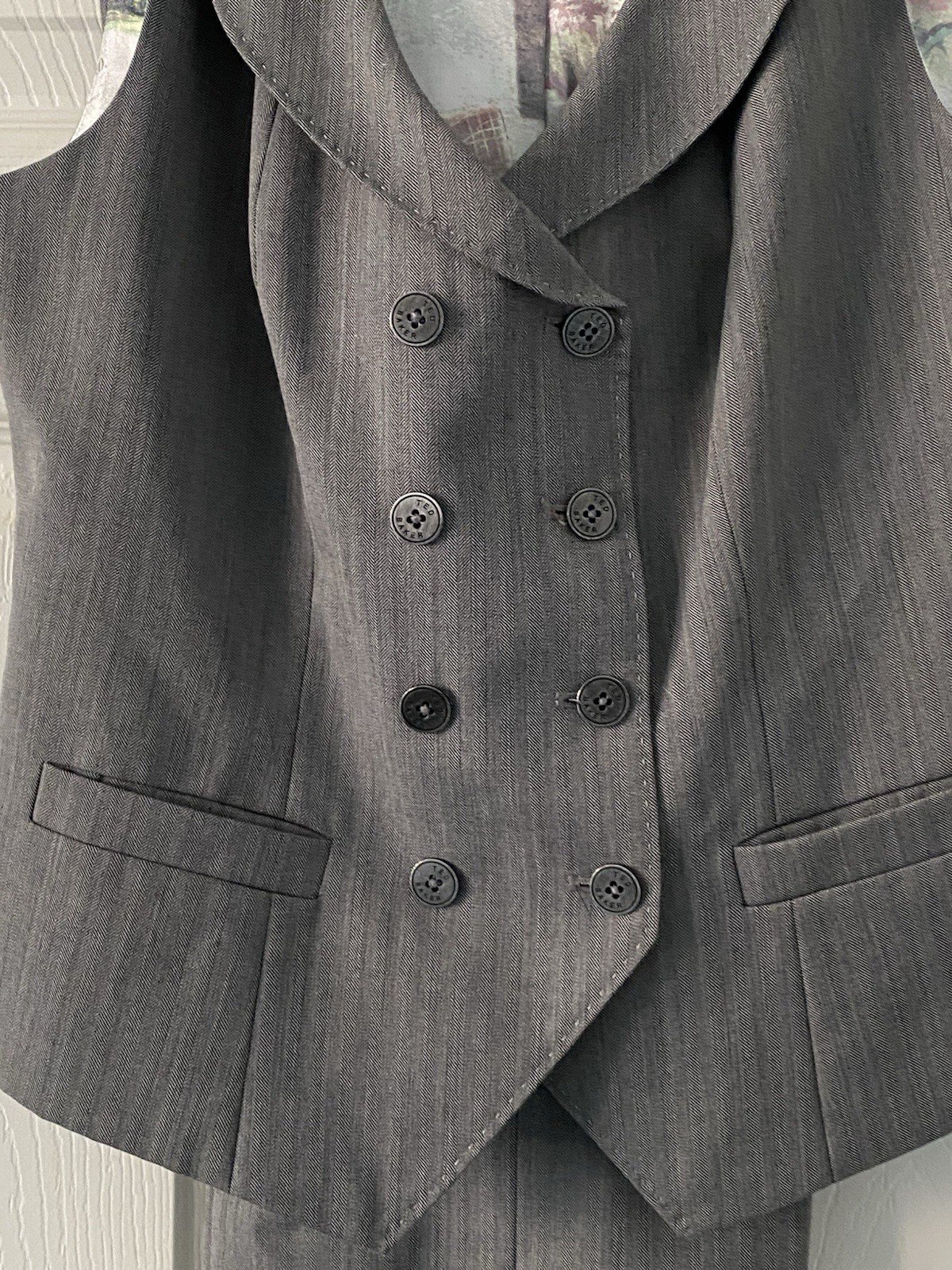 Ted Baker London Grey Herringbone wool rich 2-Piece Suit Lined Tailored Size 10