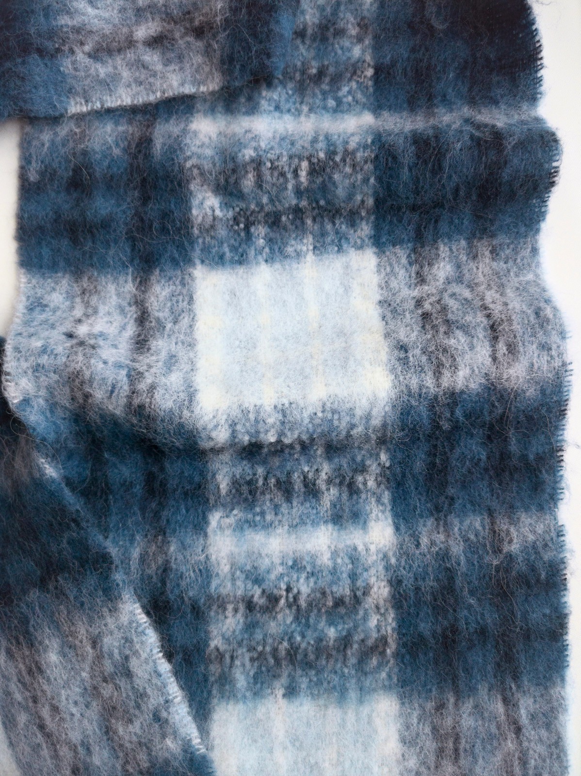 NP~$130 Lacoste Alpaca Scarf, Soft, Thick, Hairy! checked blue grey, warm scarf