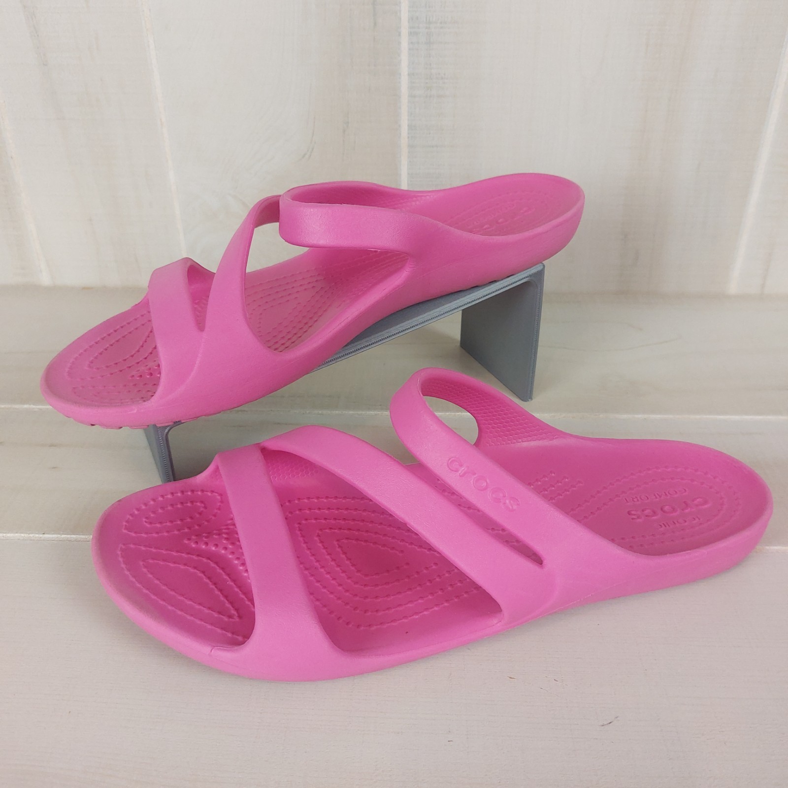 Crocs Kadee II Strappy Sandals Hot Pink Flip Flops Womens 9 Beach Iconic Comfort
