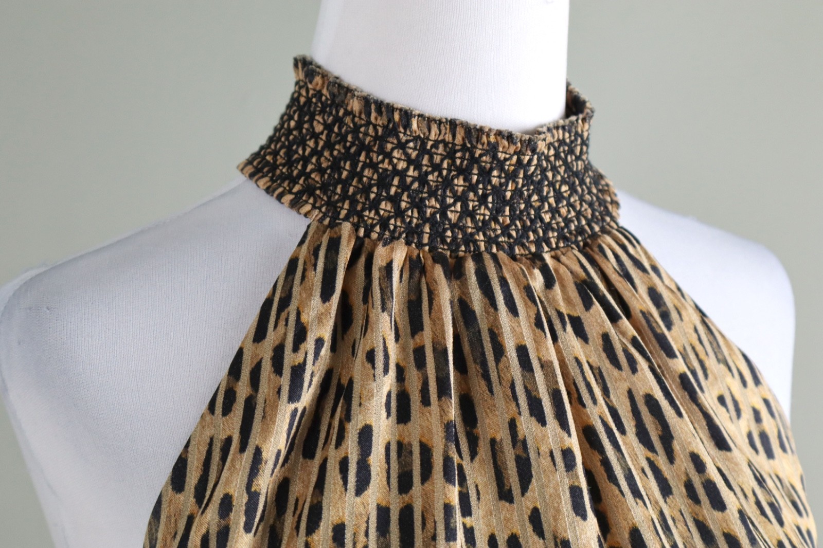 ALICE + OLIVIA $250 Almira Leopard Print Smocked Tie Neck Halter Top Size Small