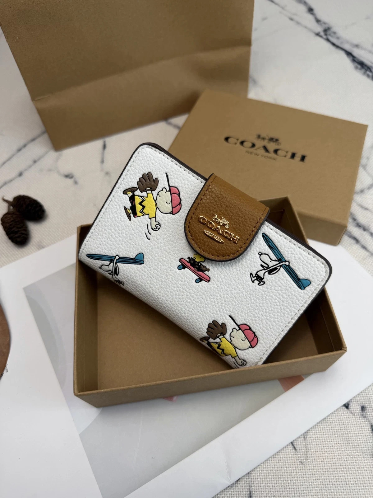 NEW Coach x Snoopy Lychee pattern printed cartoon short Zip Around wallet