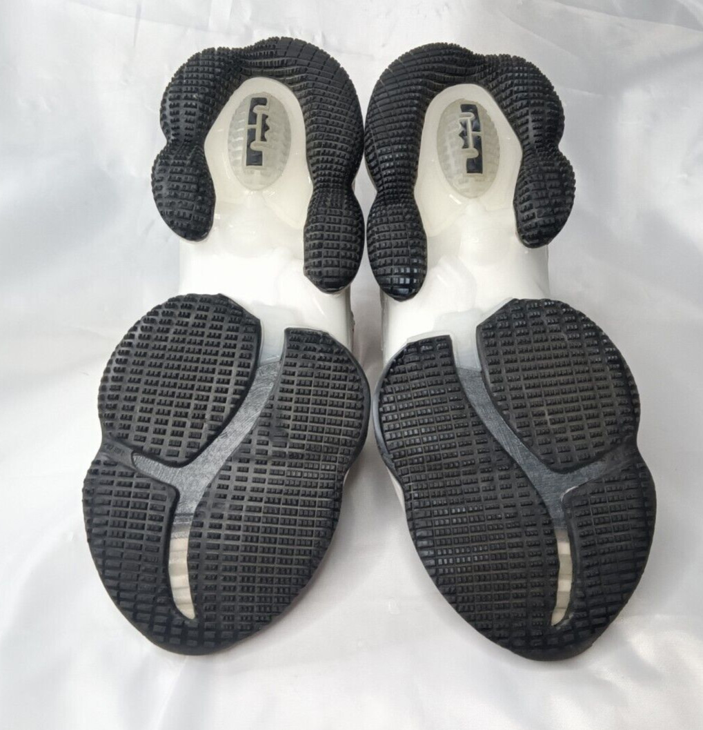 Nike LeBron 19 EP Sketch Men’s Size 9 ~AS IS ~NOSE WEAR