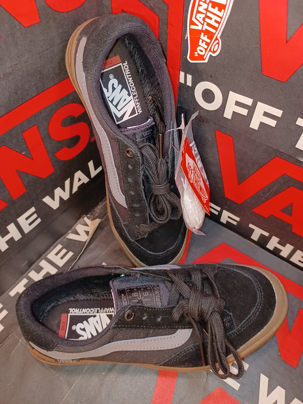 Vans Berle Pro Black/Gum White Men’s 6.5/Women’s 8 Extra Laces [VN0A2XSGB9M]