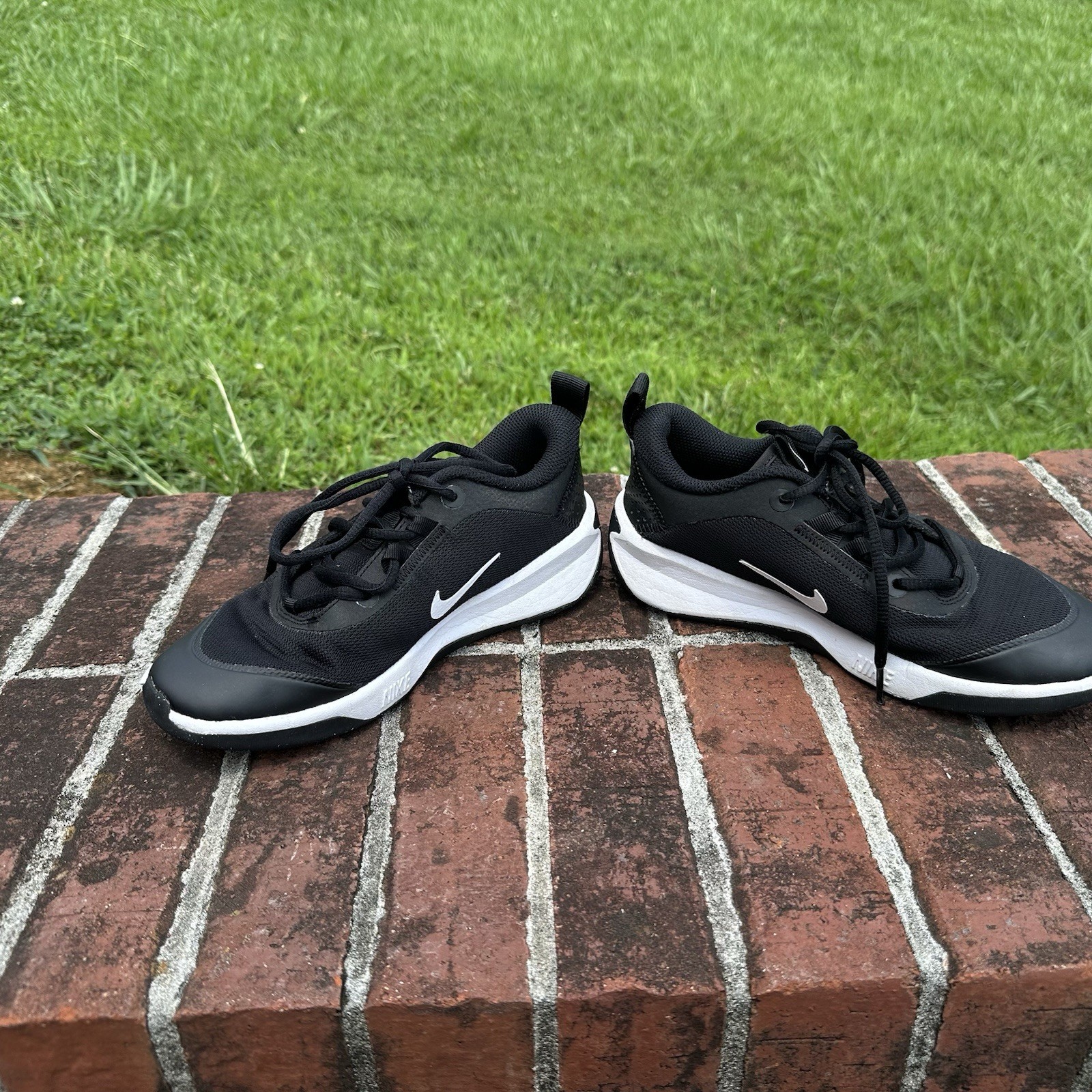 Nike DM9027-002 Unisex Kids Athletic Sneaker Black/White Lace Up Sz 4Y