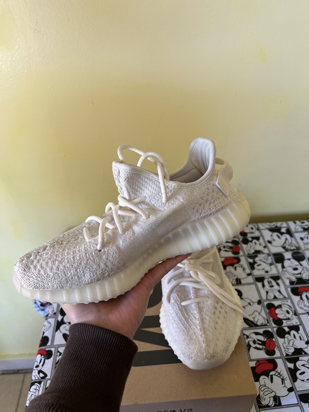 SIZE 6.5 – Adidas Yeezy Boost 350 V2 ‘Bone’ / USED WITH BOX