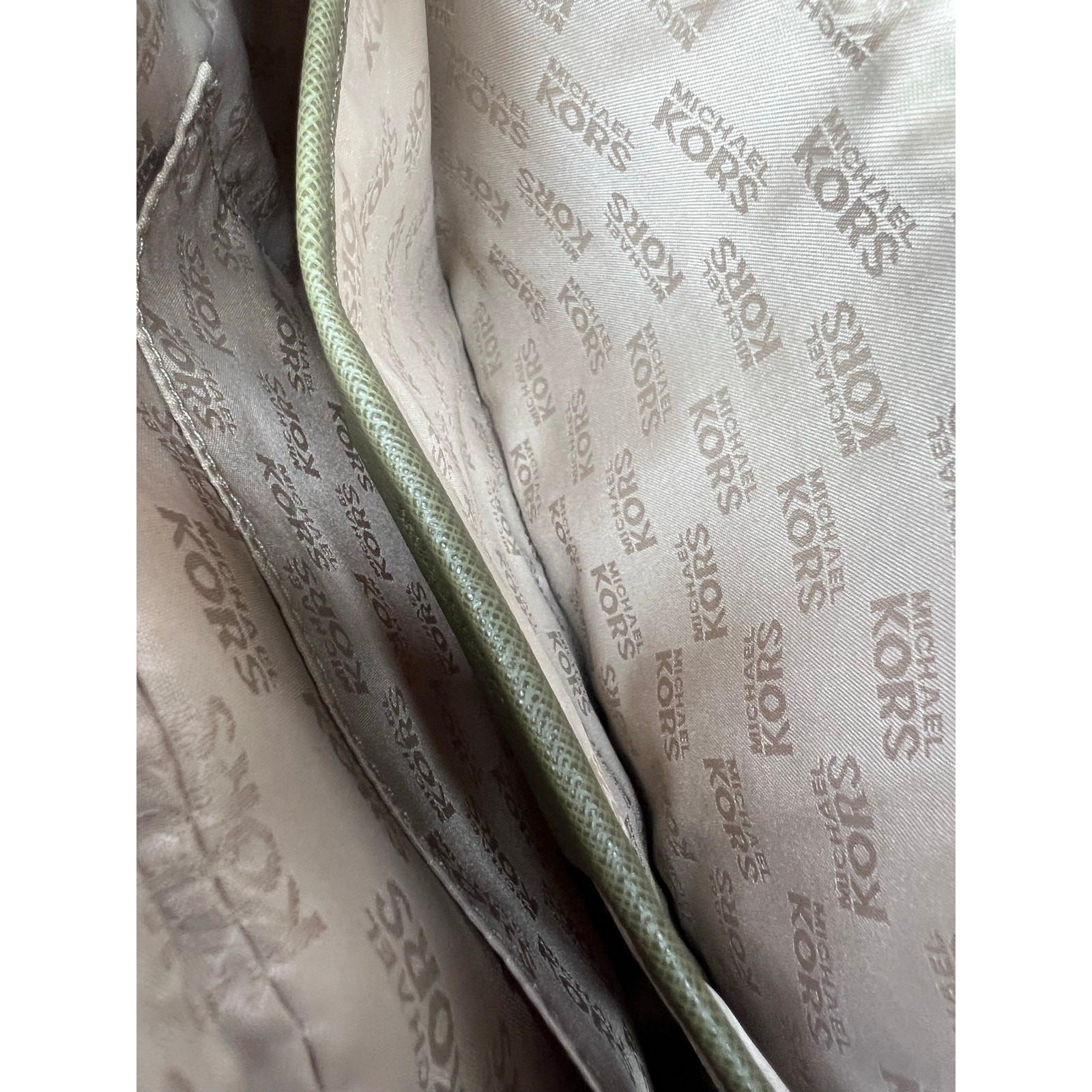 Michael Kors Jet Set Olive Saffiano Leather Dragonfly Crossbody Bag EUC