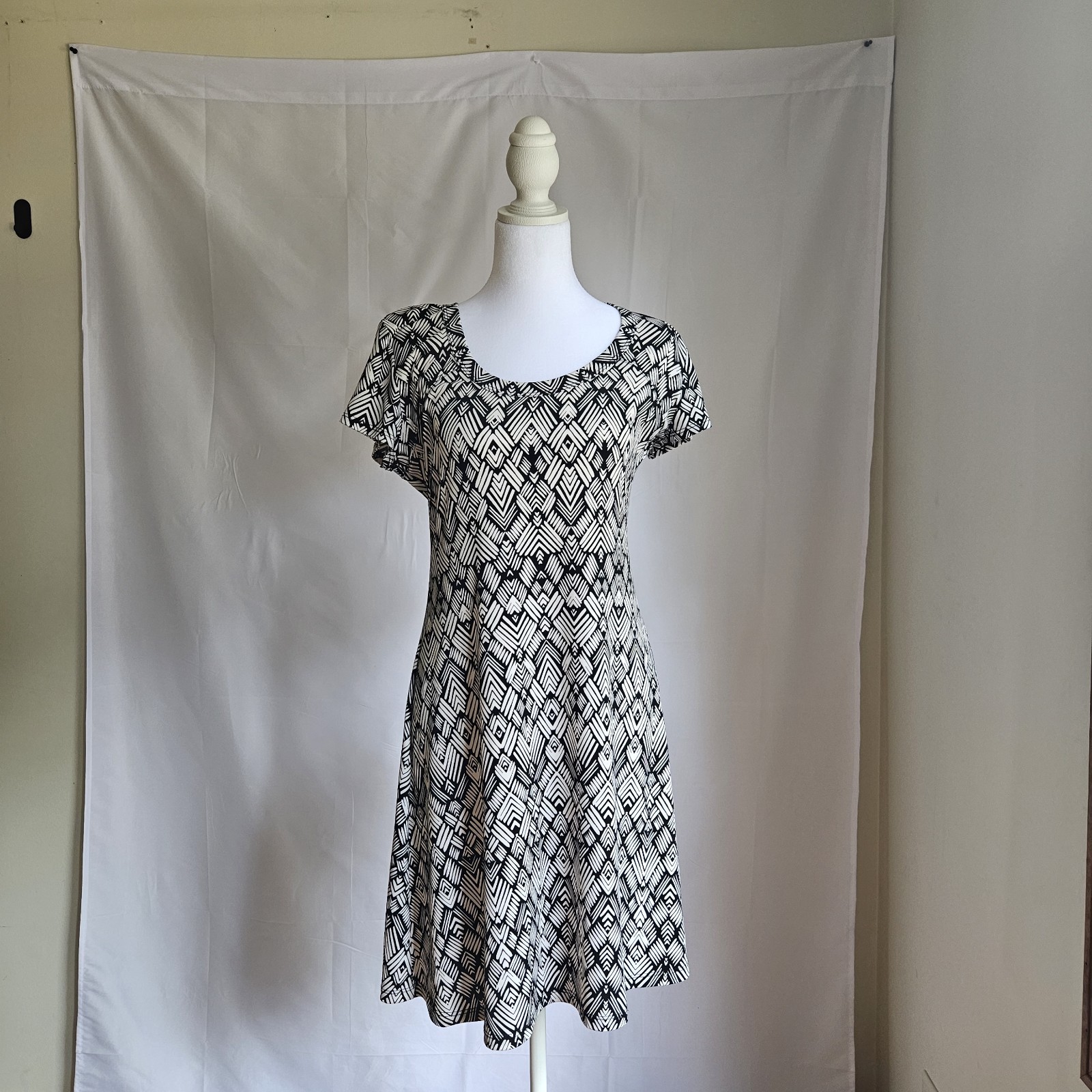 Karen Kane Black White Geometric Knit A-Line Scoop Neck Ruffle Dress S