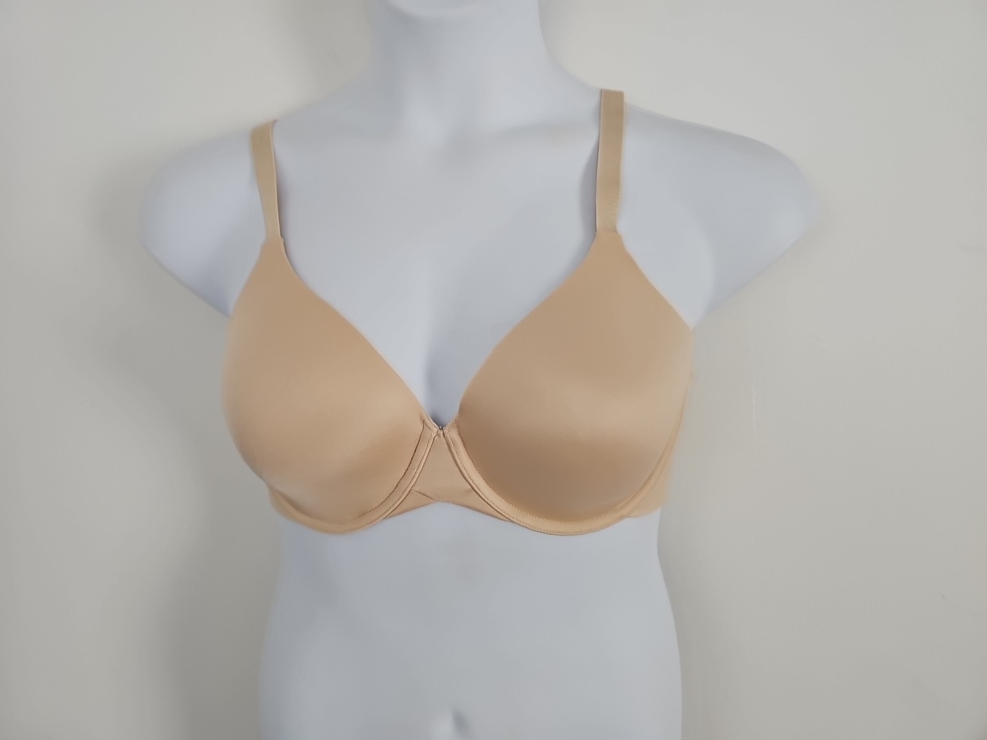 Lilyette Back Smoothing T-shirt Bra Ivory size 38C Underwire Adjust. Staps Lined