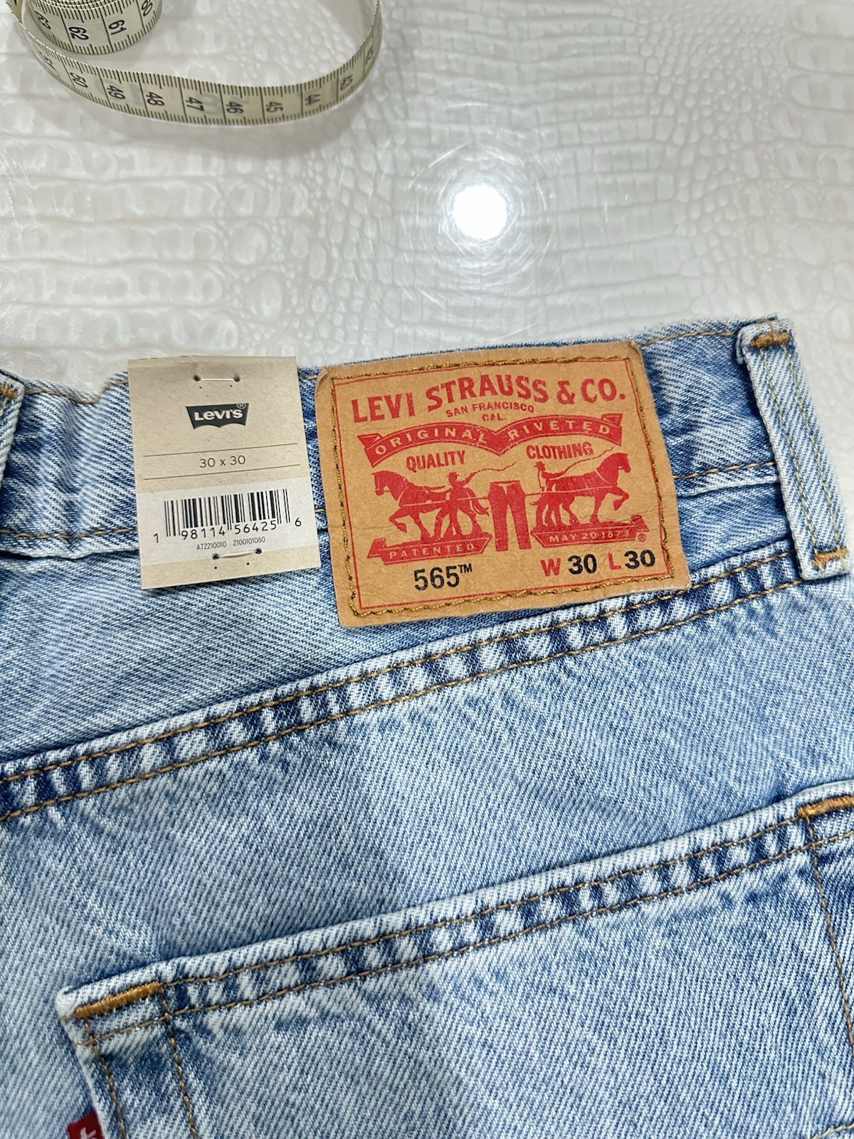 Levi’s 565 Loose Straight Men’s Jeans – Size 30×30