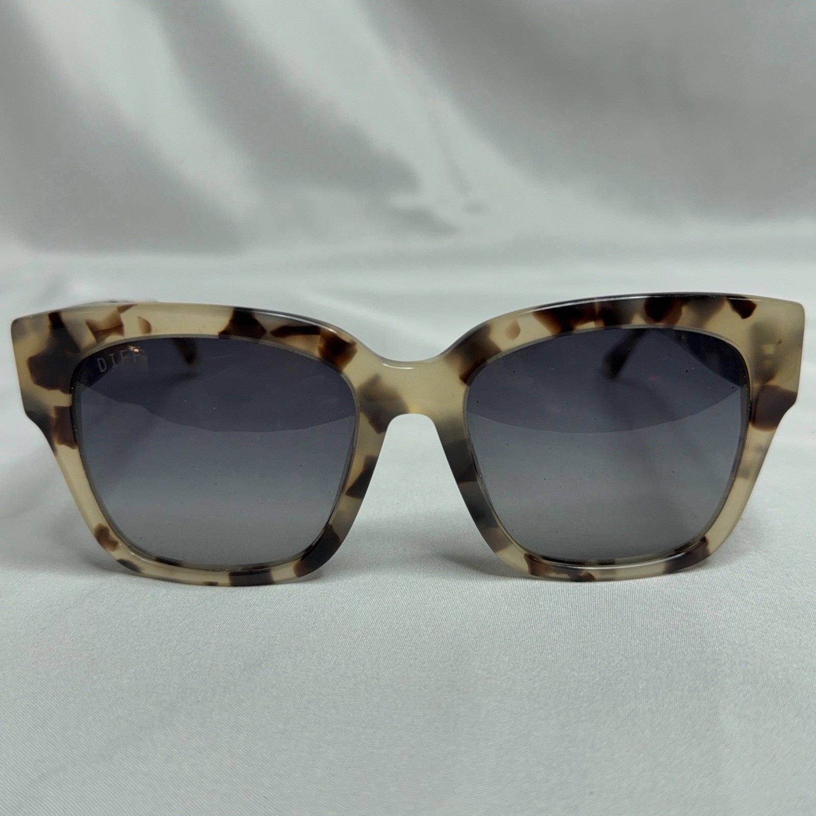 Diff Eyewear Bella II Cream Tortoise Frame Grey Gradient Lens Cat Eye Sunglasses