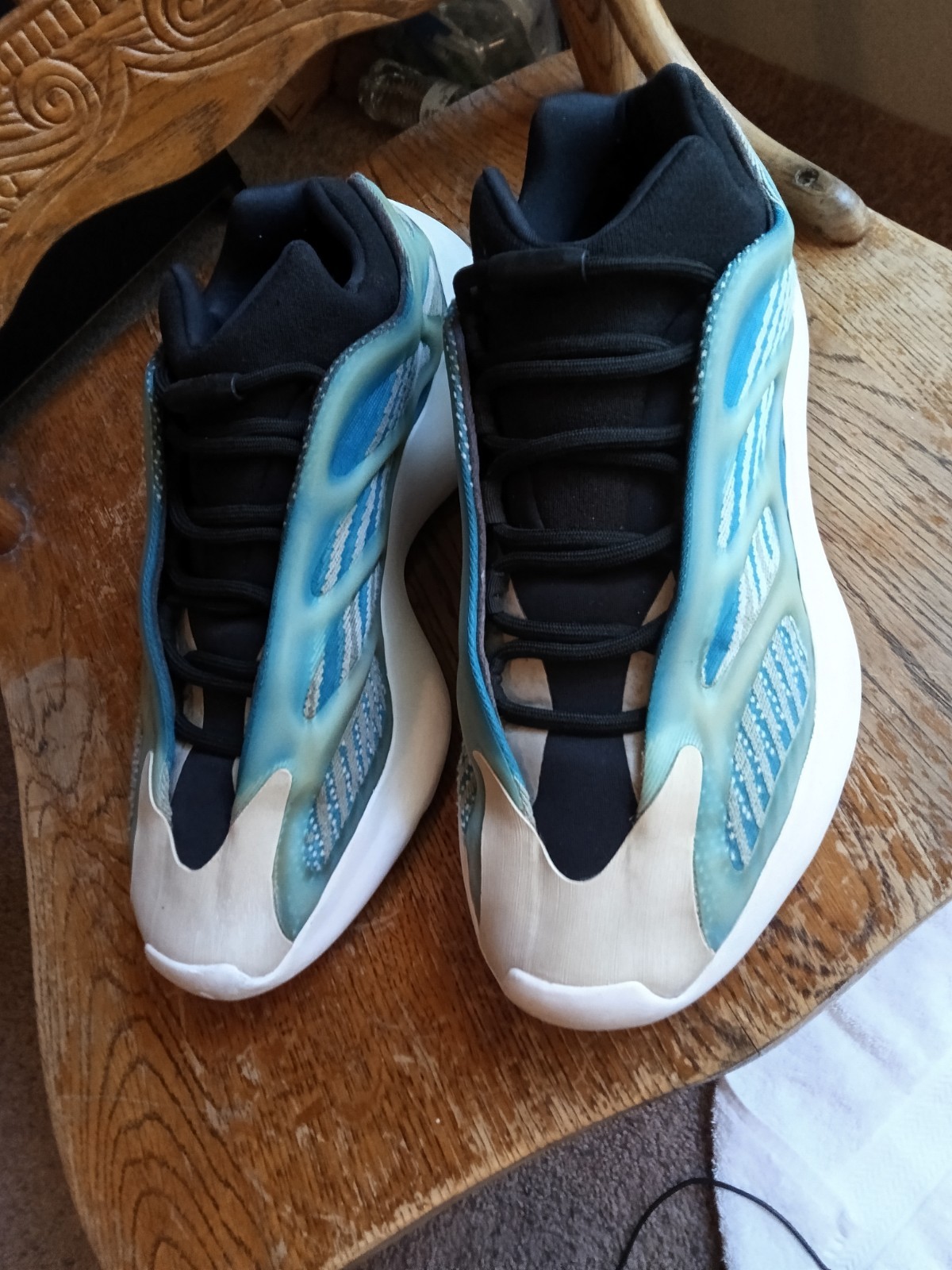 Size 11 – adidas Yeezy 700 V3 Arzareth
