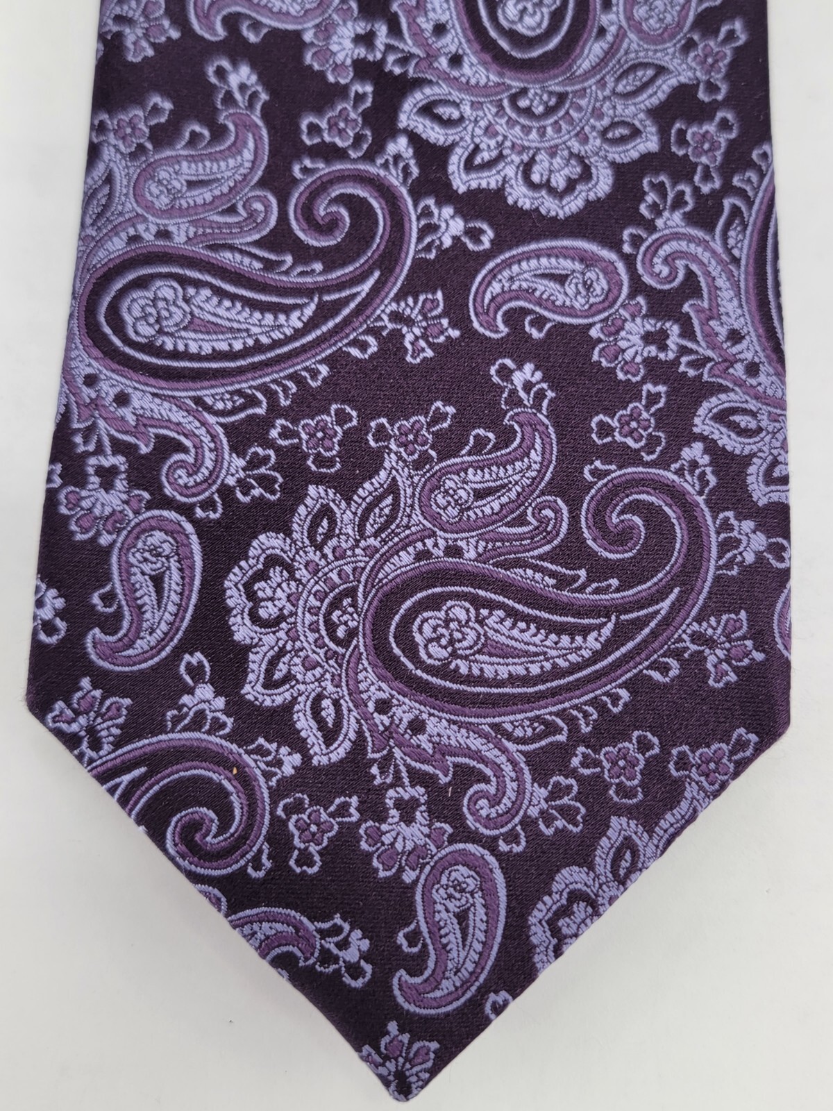 Van Huesen Tie Black Purple Paisley Classic Length 57″- 60″ 100% Silk