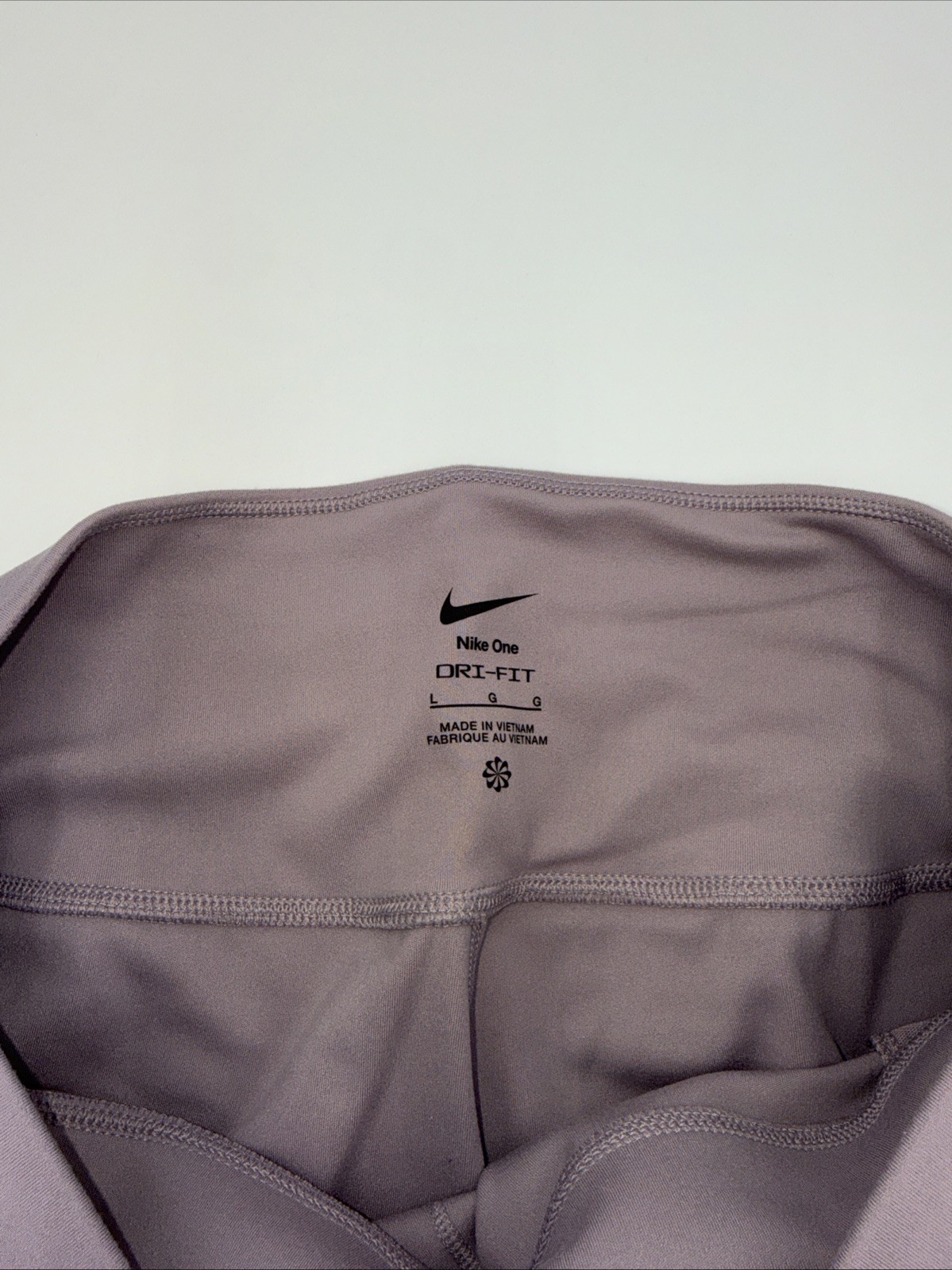 $75 Nike Women’s High-Waisted Leggings IB9139 – Mauve – Large – New Tags